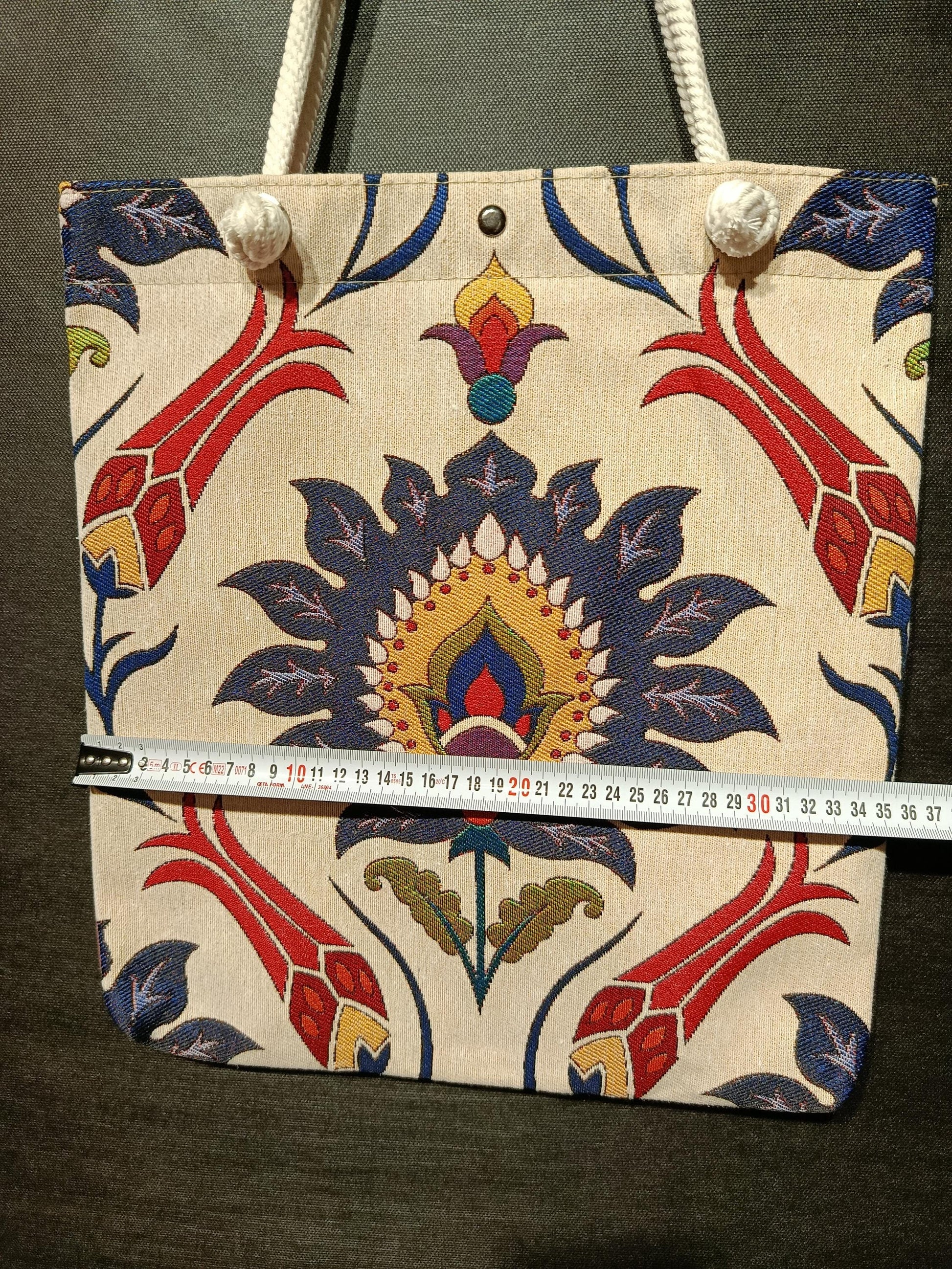 Handmade Tulip Design Shoulder Bag: Organic Cotton Blend