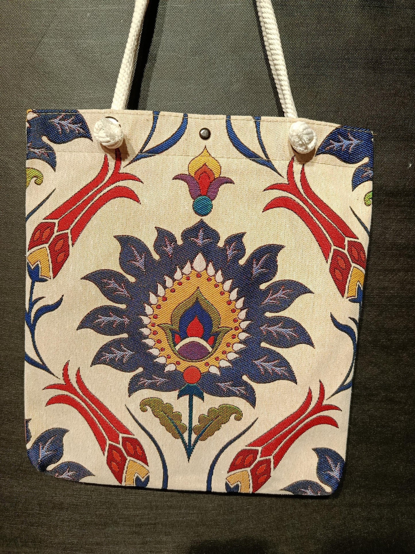 Handmade Tulip Design Shoulder Bag: Organic Cotton Blend