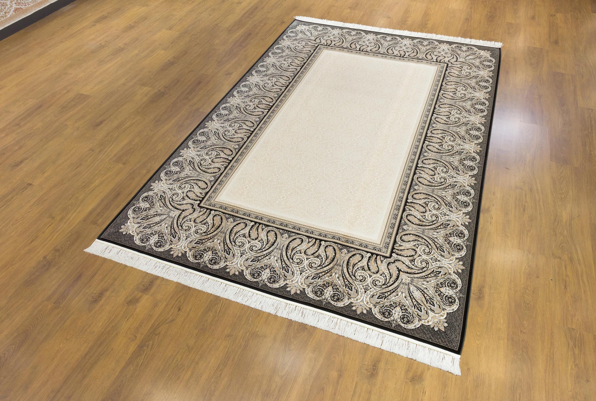 8x11 ft, Fine classic Silk Rug: Black border, with neat Fringes