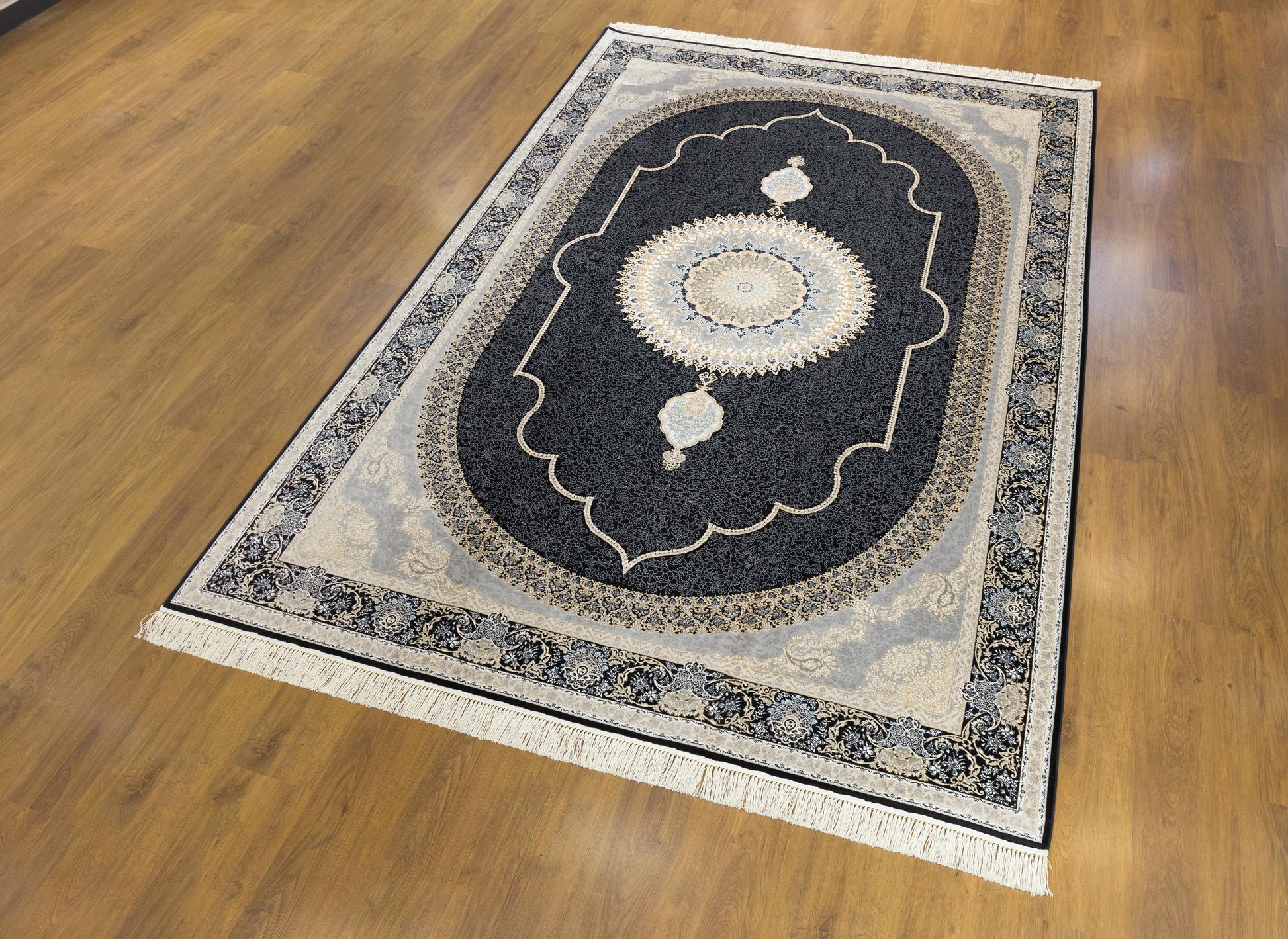 7x10 ft,  Black Classic Medallion Silk Rug: Oriental design carpet