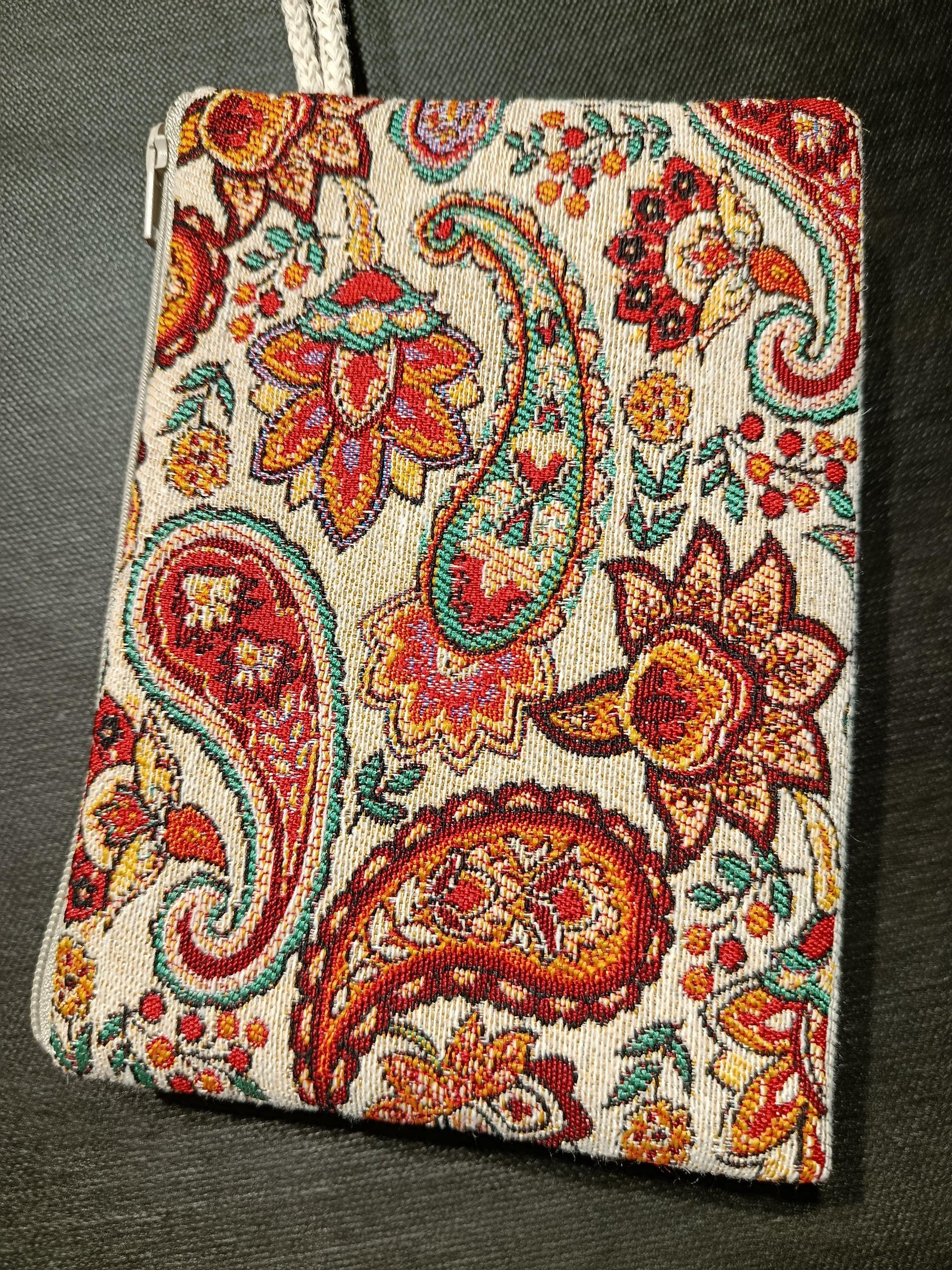 Handmade Gobelin Paisley Clutch – Tapestry Purse with Traditional Floral Pattern – Boho Zip Pouch