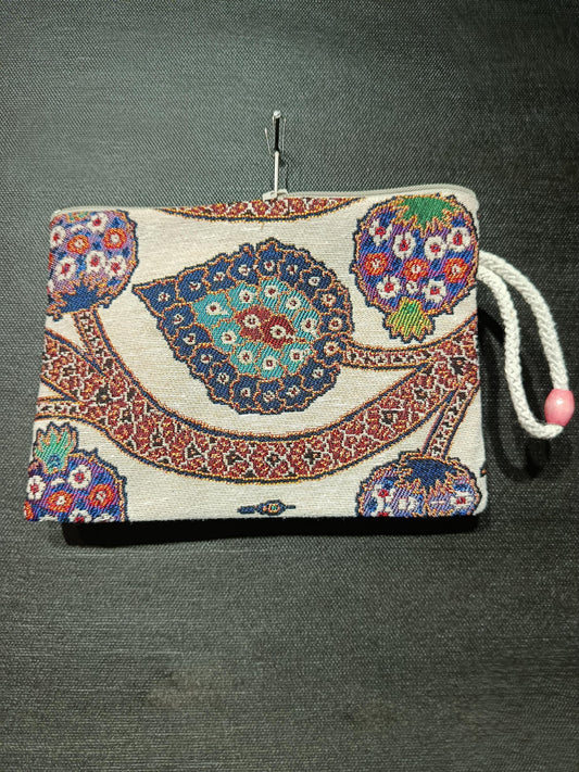 Persian Floral Motif Tapestry Pouch – Gobelin Zipper Bag with Turkish Traditional Design