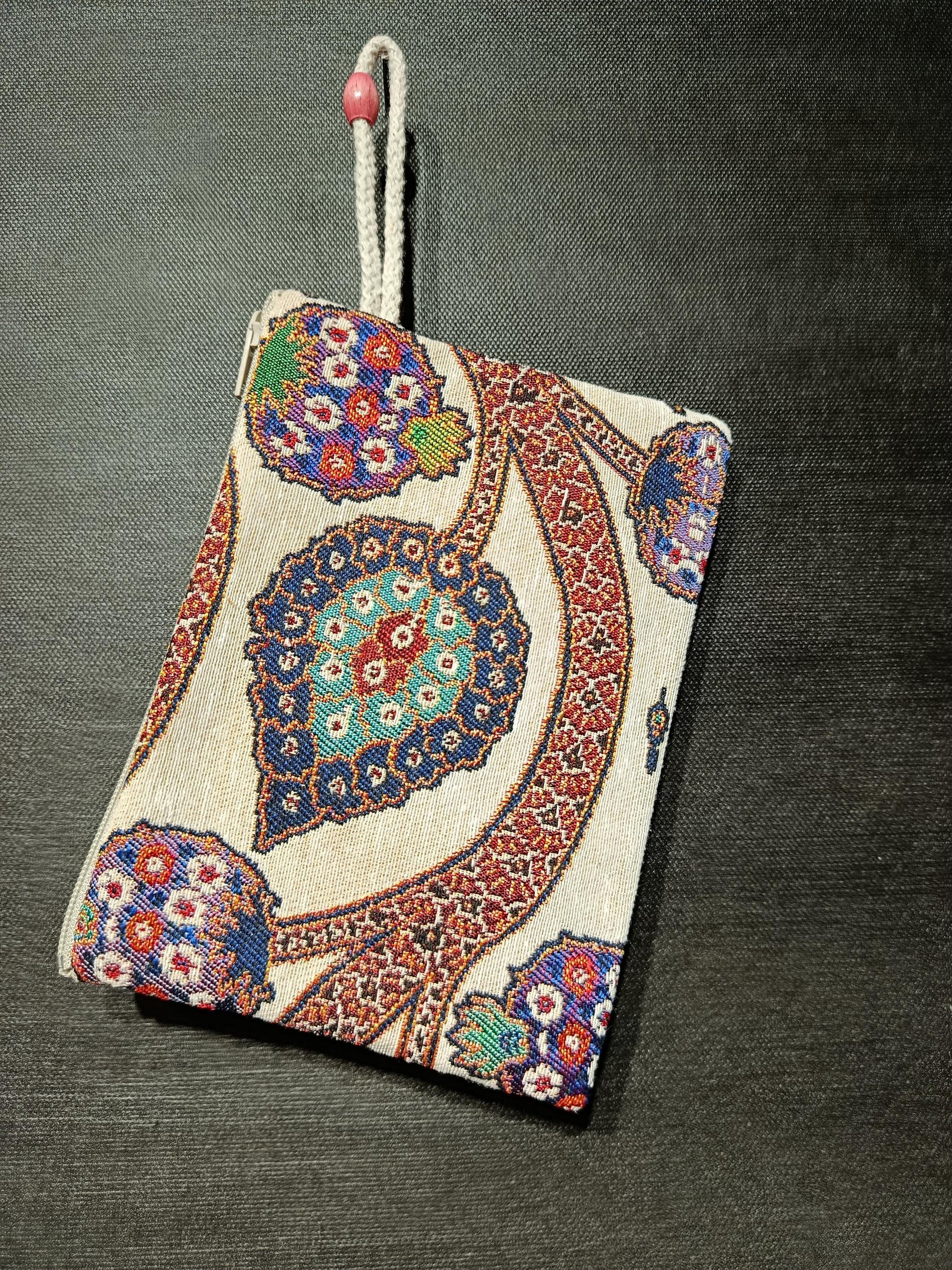 Persian Floral Motif Tapestry Pouch – Gobelin Zipper Bag with Turkish Traditional Design