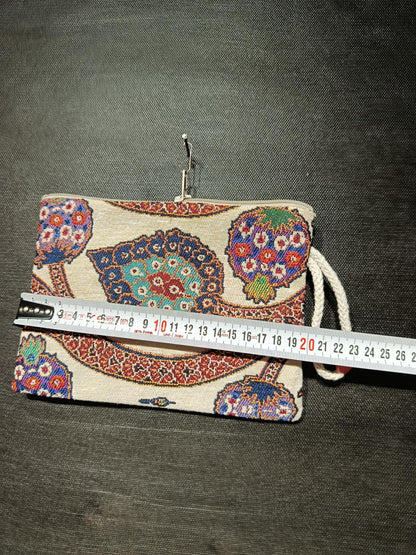 Persian Floral Motif Tapestry Pouch – Gobelin Zipper Bag with Turkish Traditional Design