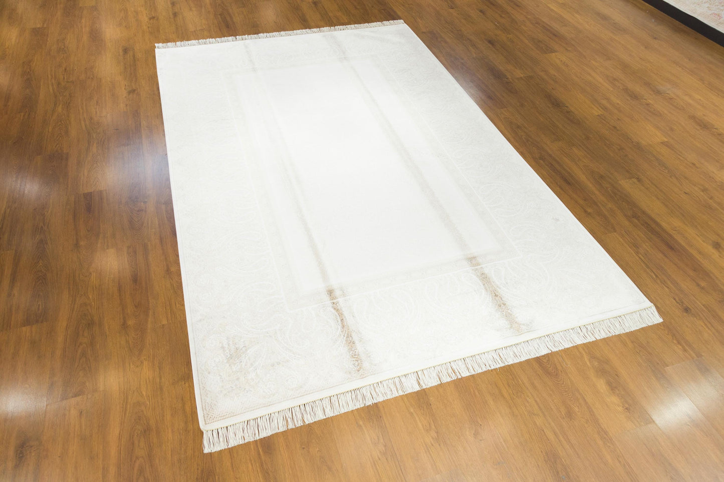 7x10 ft, Beige Classic Silk Rug with paisley desing on the border, fine fringes