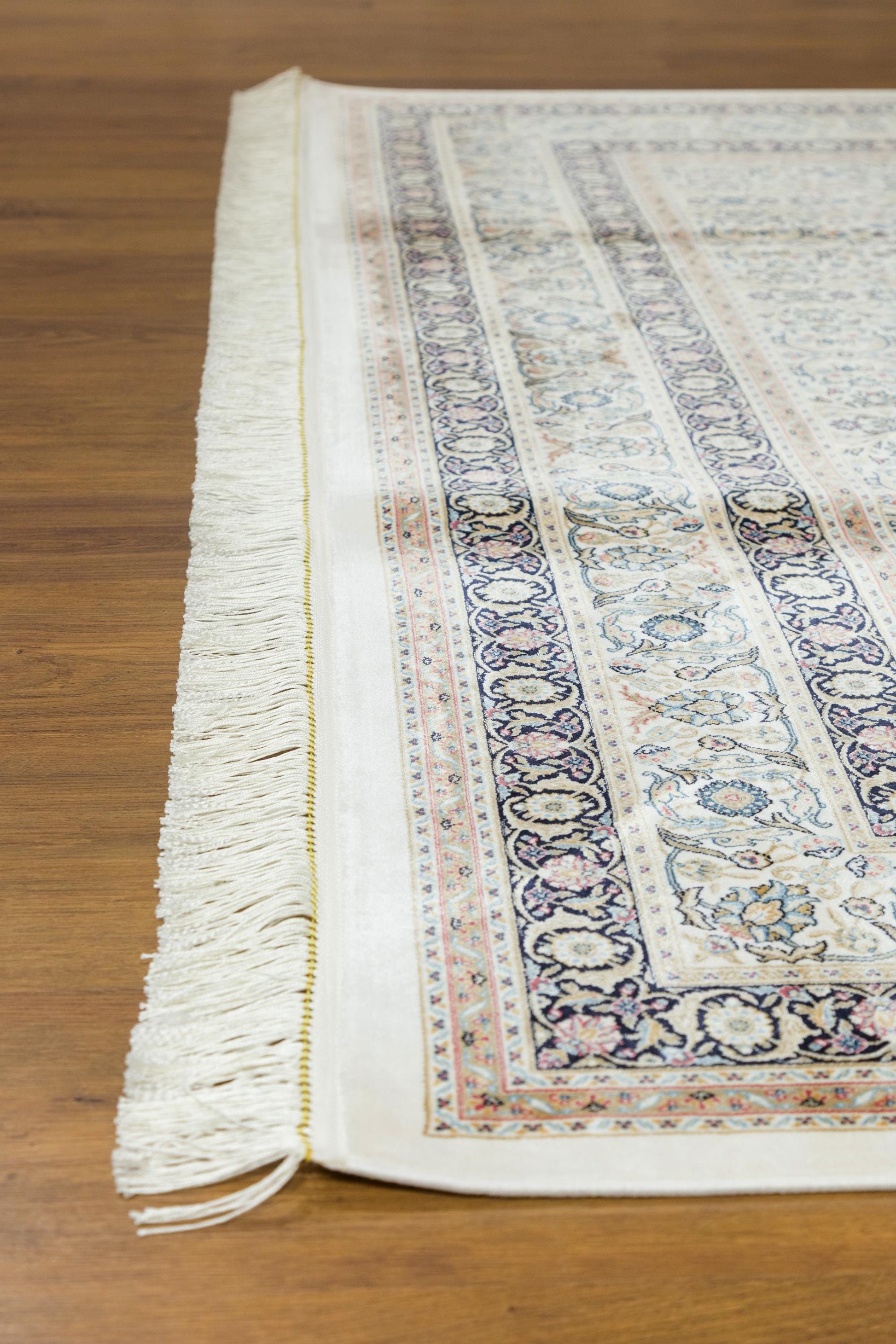 7x10 ft, Classic Blue Silk Rug: Oriental blue fine carpet with Fringes