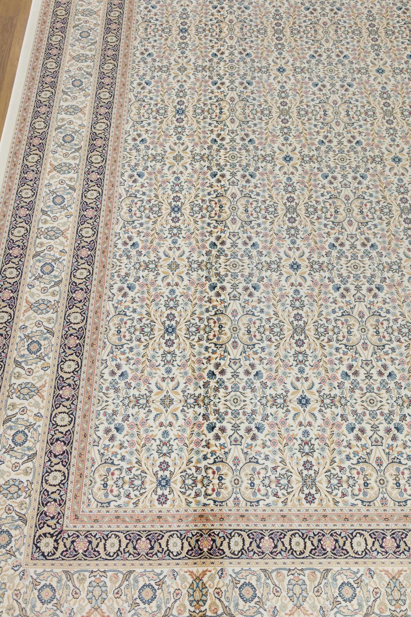 7x10 ft, Classic Blue Silk Rug: Oriental blue fine carpet with Fringes
