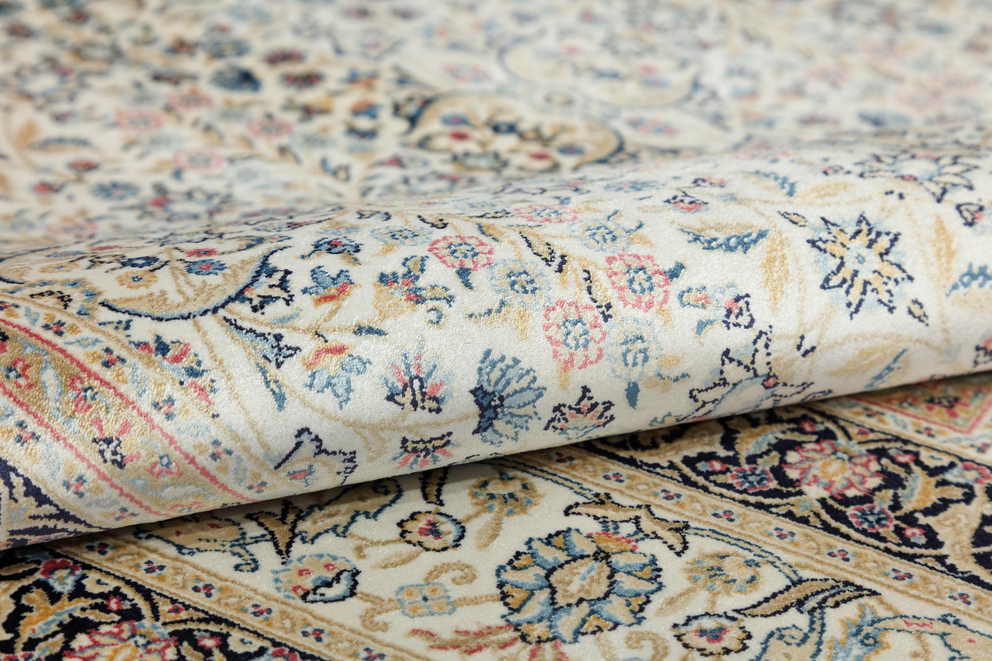 7x10 ft, Classic Blue Silk Rug: Oriental blue fine carpet with Fringes