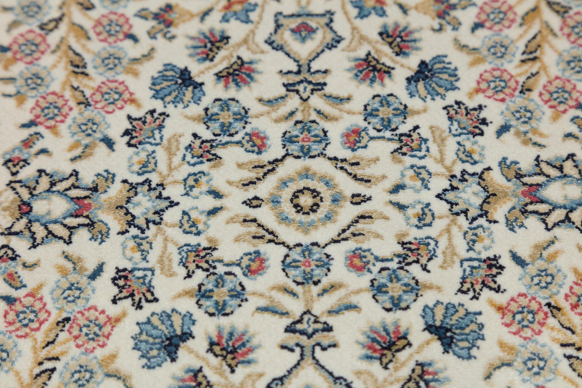 7x10 ft, Classic Blue Silk Rug: Oriental blue fine carpet with Fringes