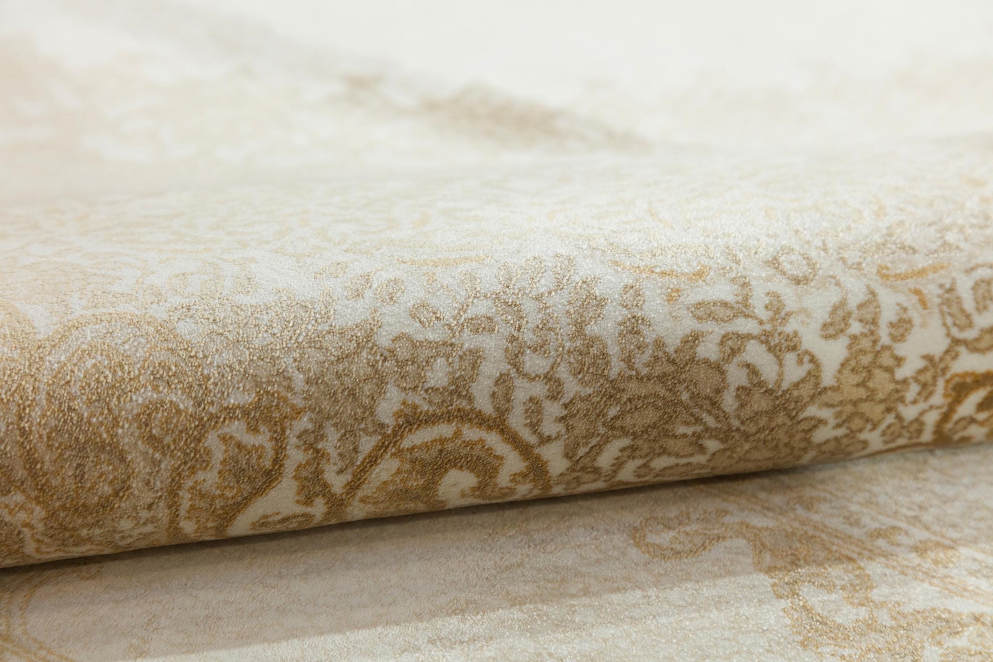 5x7 ft, Beige oriental medallion Silk Rug with fine Fringes