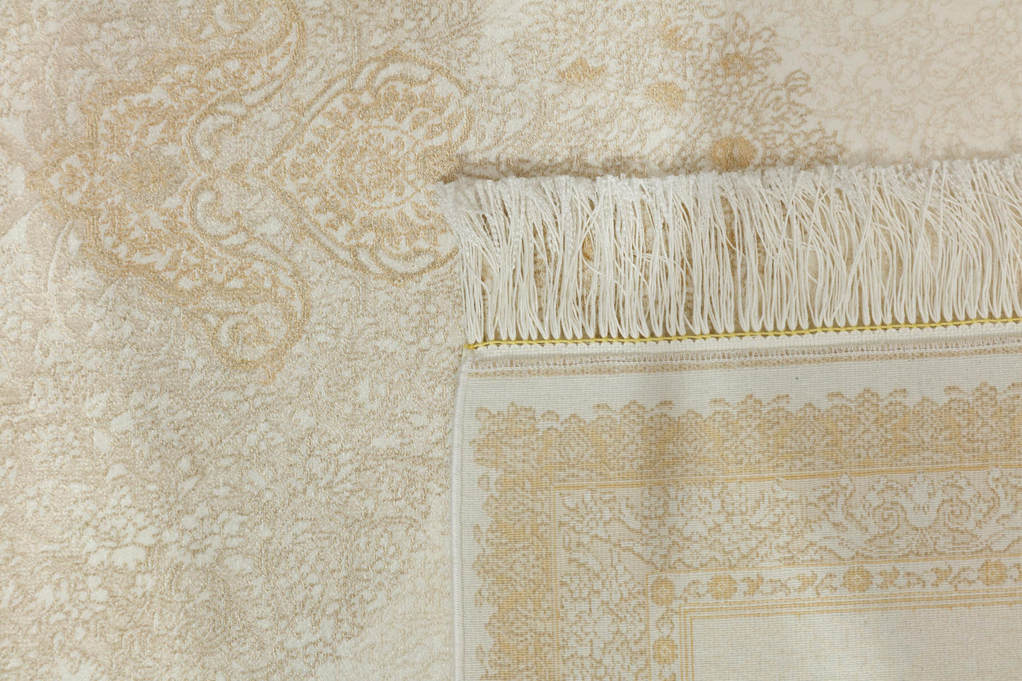 5x7 ft, Beige oriental medallion Silk Rug with fine Fringes