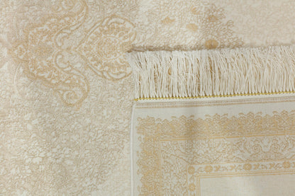 5x7 ft, Beige oriental medallion Silk Rug with fine Fringes