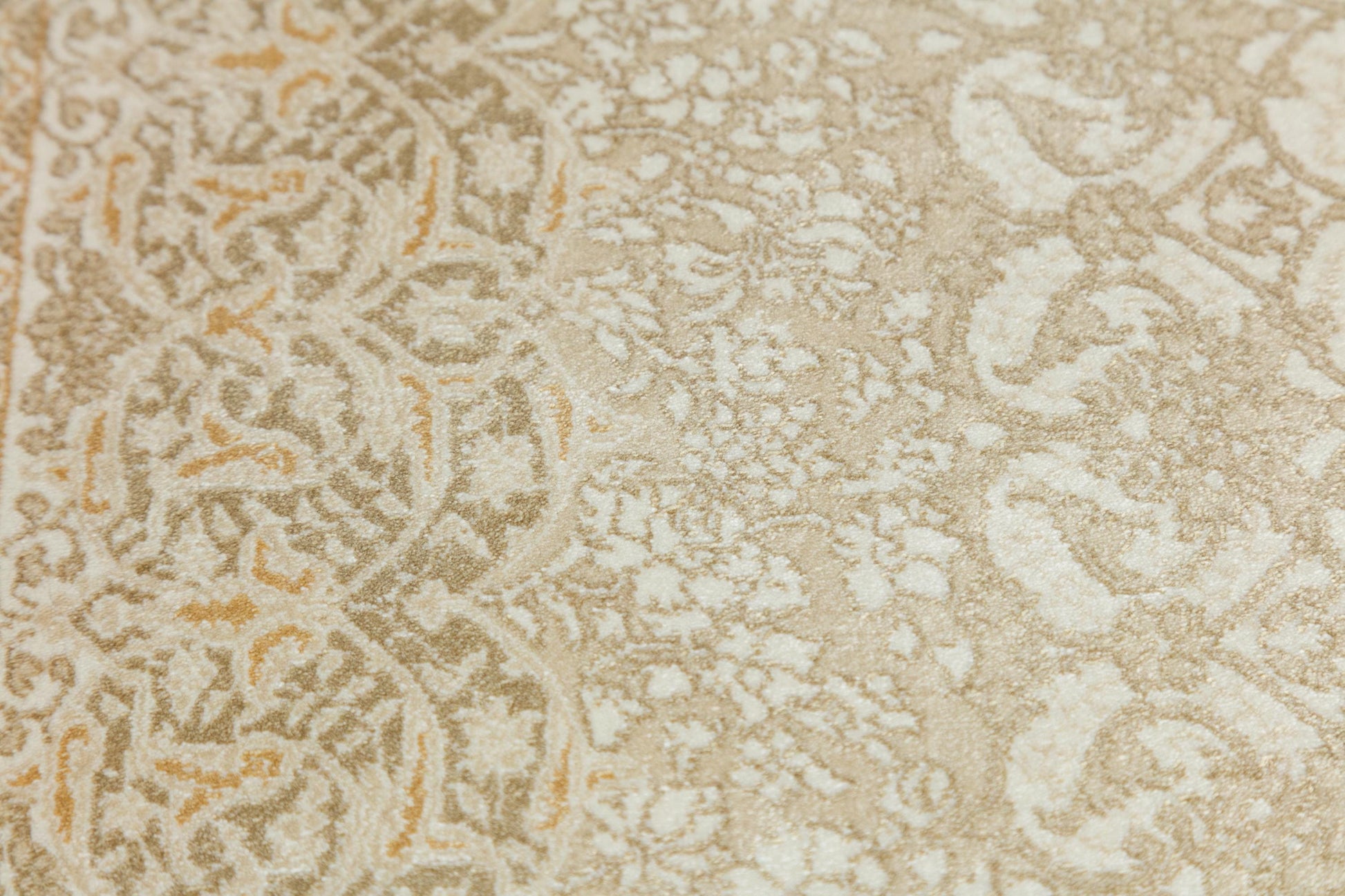 5x7 ft, Beige oriental medallion Silk Rug with fine Fringes