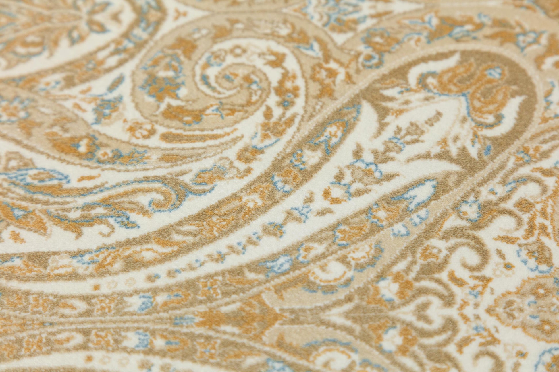 7x10 ft, Beige Classic Silk Rug with paisley desing on the border, fine fringes
