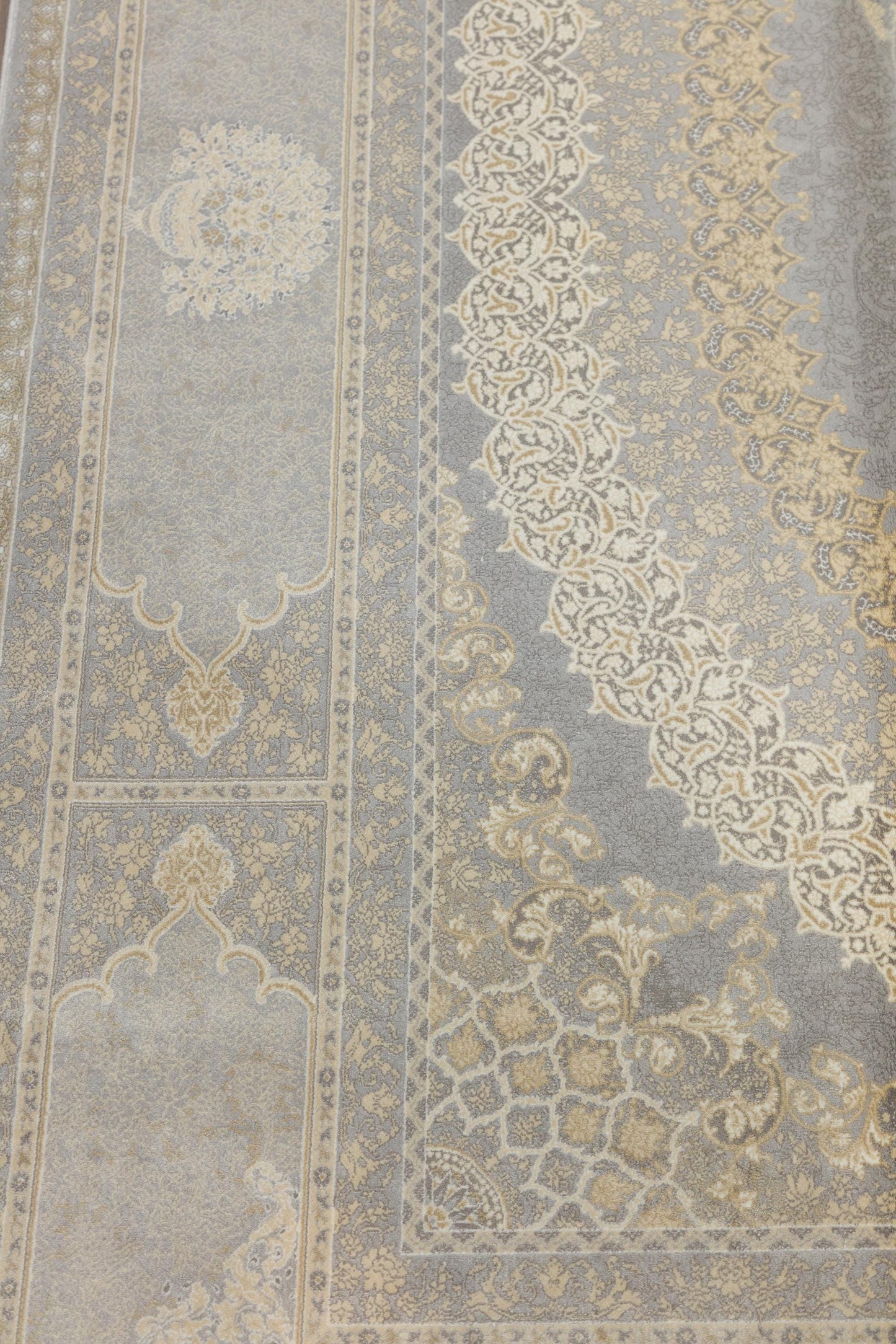 7x10 ft, Gray Silk Rug with medallion design: Classic oriental carpet with fine Fringes