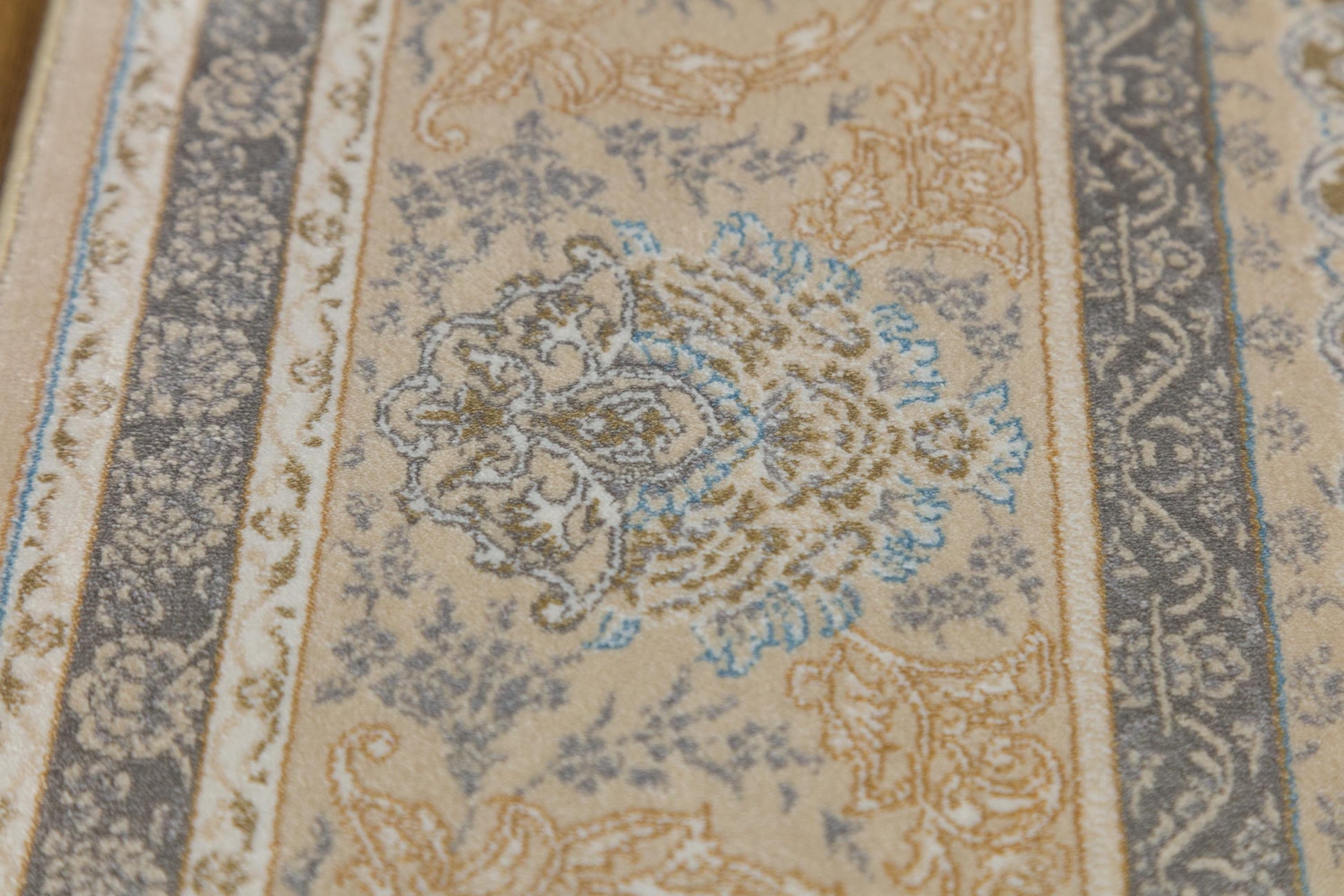 7x10 ft, Beige Classic oriental medallion Silk Rug made with viscose yarn