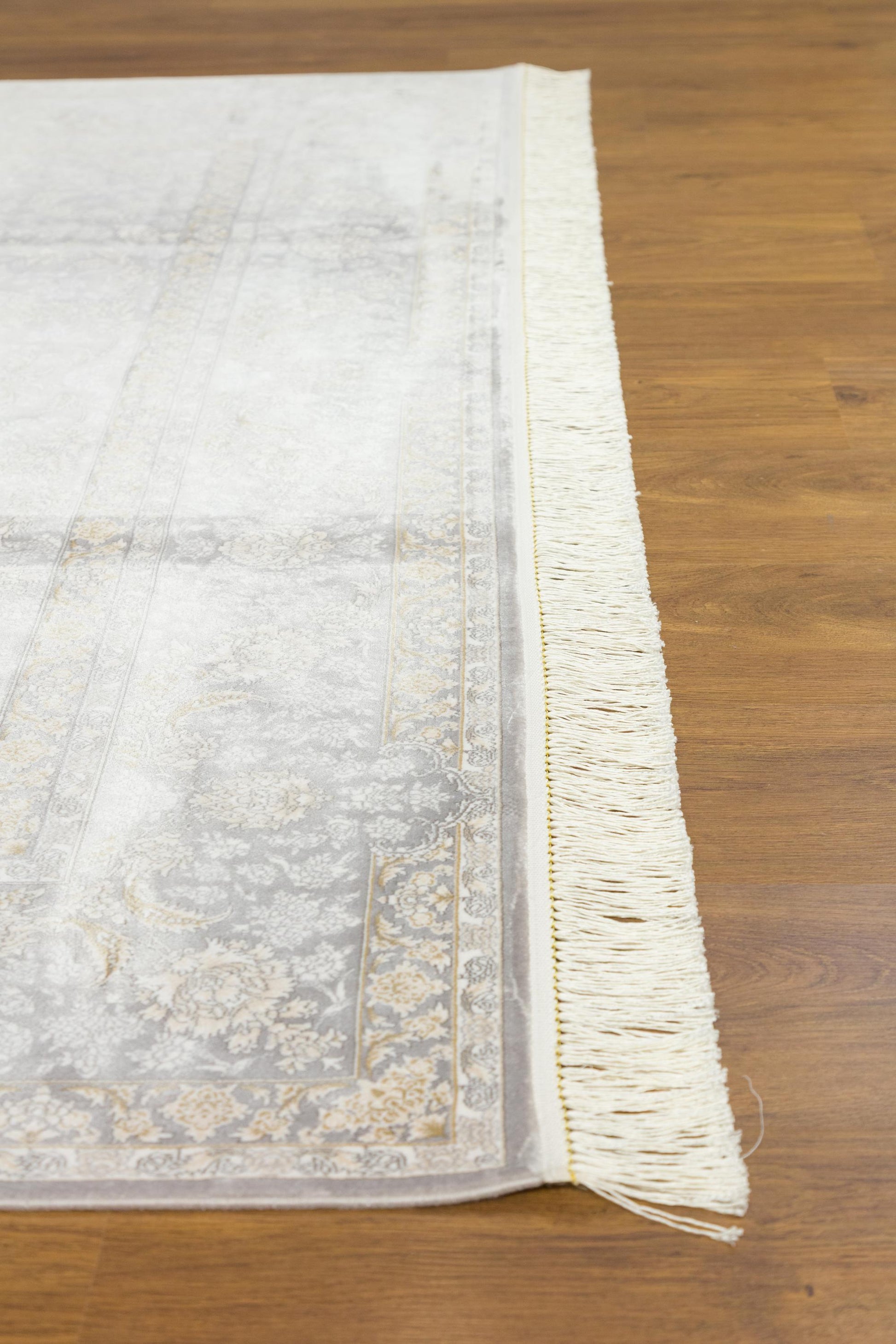 5x7 ft, Classic Oriental Gray Floral Silk Rug with fine fringes