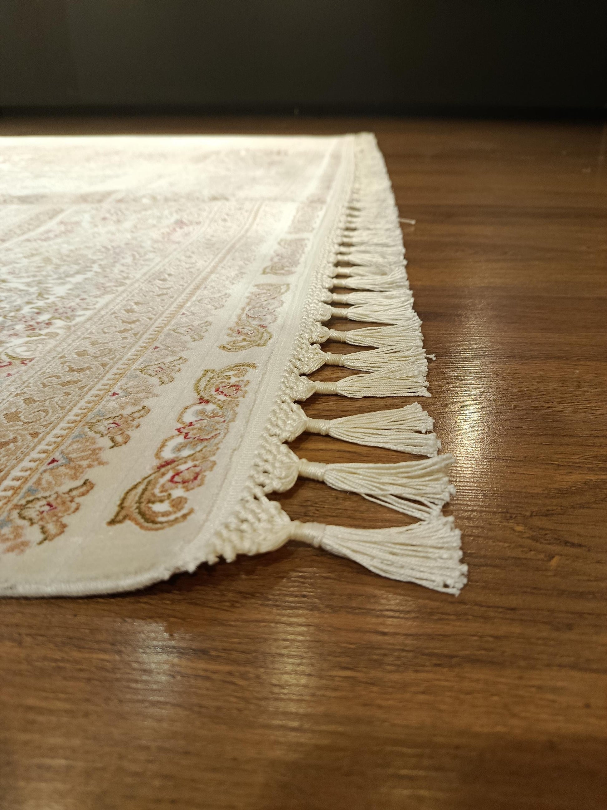 7x10 ft, Classic Beige Silk Rug - Distressed Medallion Design Carpet