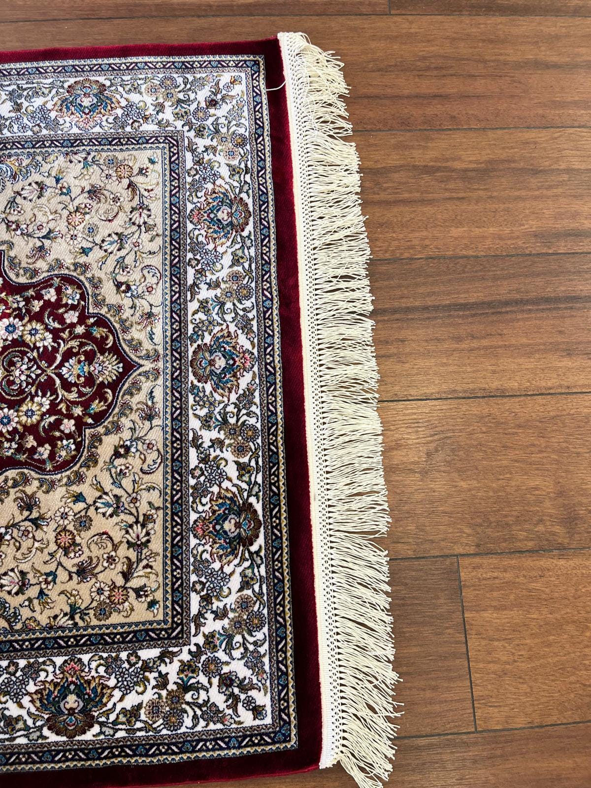 Bamboo Silk Prayer Rug: Soft Muslim Seccade with Silk Fringes