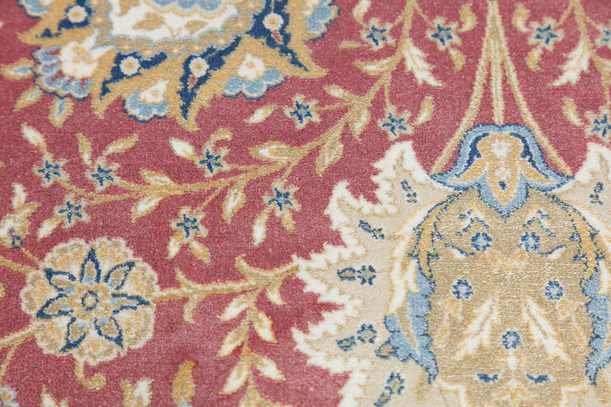 7x10 ft, Classic red oriental Silk Rug: Bamboo Yarn, fine Fringes