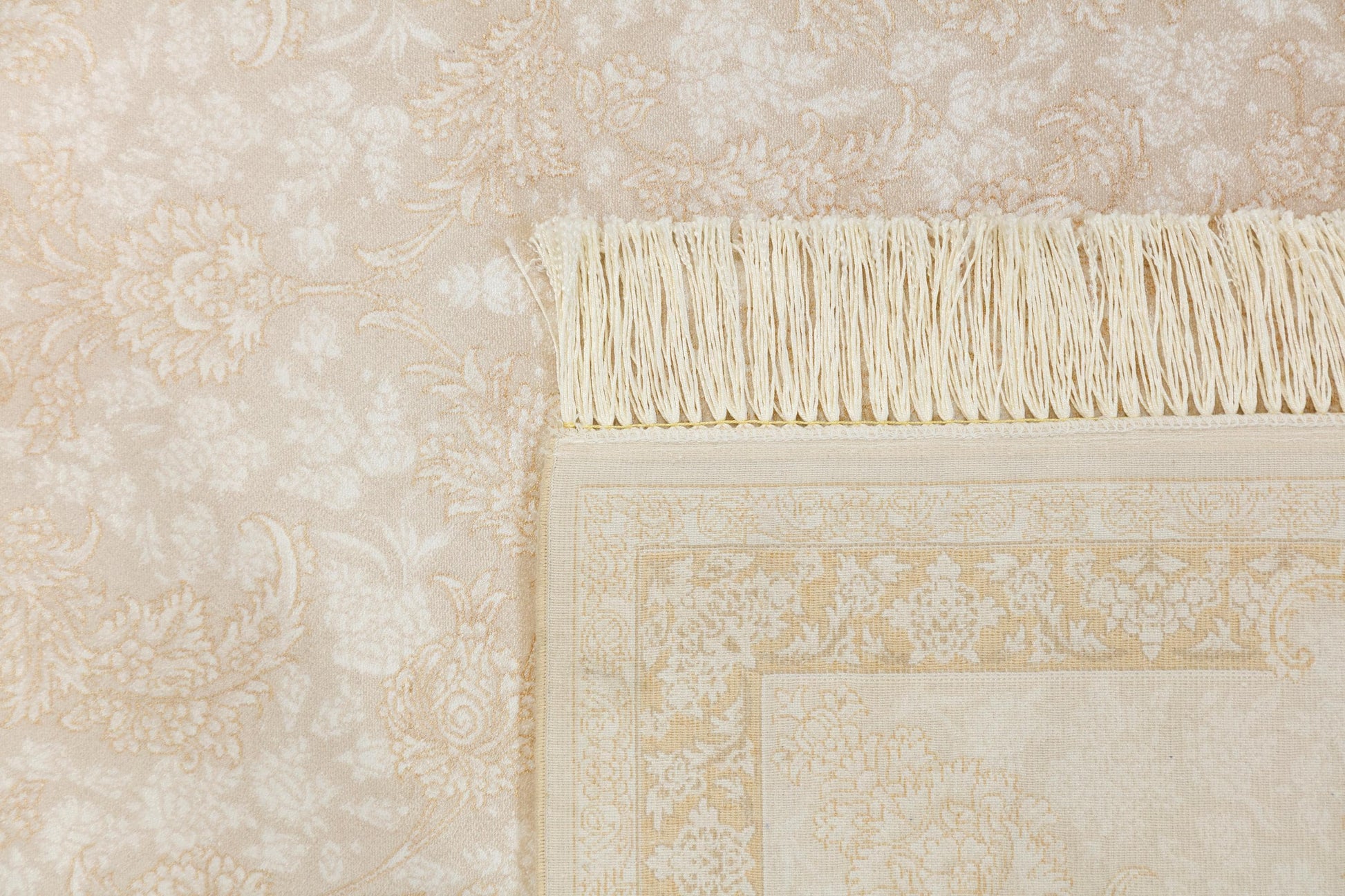 5x7 ft, Classic Beige Silk Rug: Floral oriental carpet with fine tassels