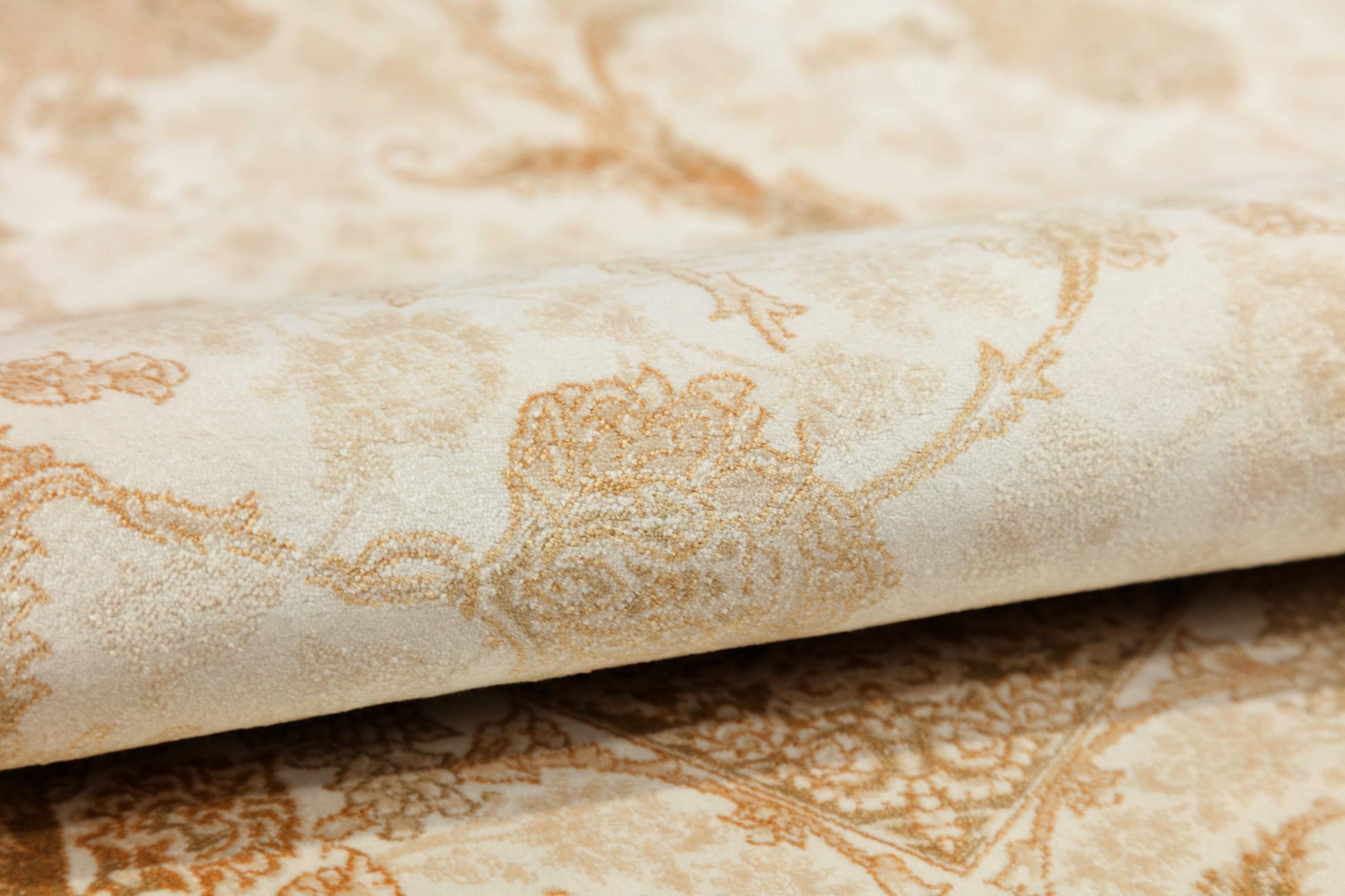5x7 ft, Beige Floral Classic Silk Rug: Oriental carpet with fine tassels
