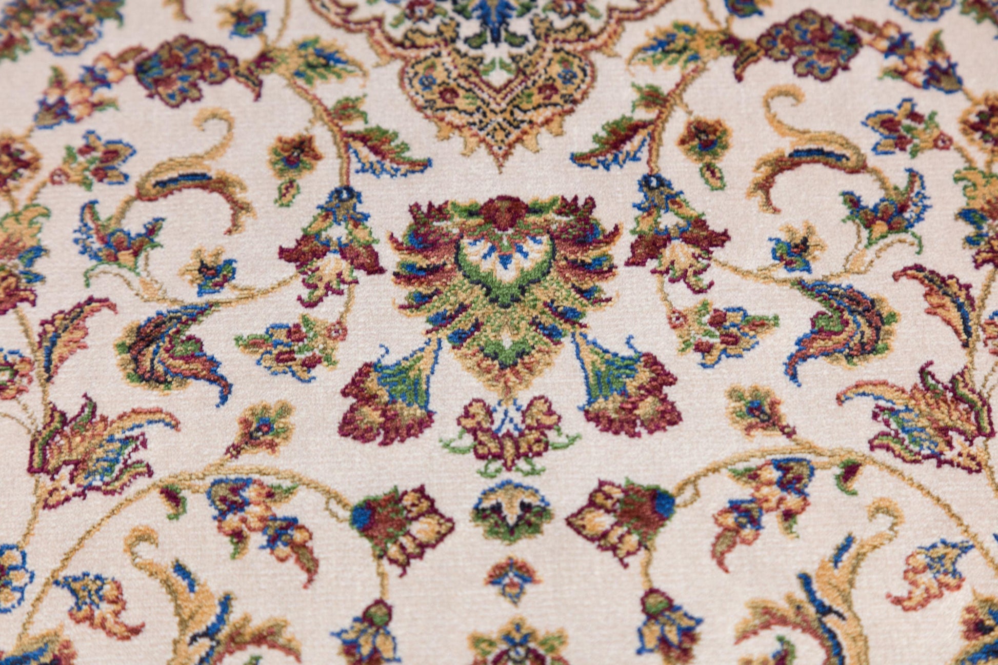 7x10 ft, Beige Classic oriental medallion Silk Rug made with viscose yarn