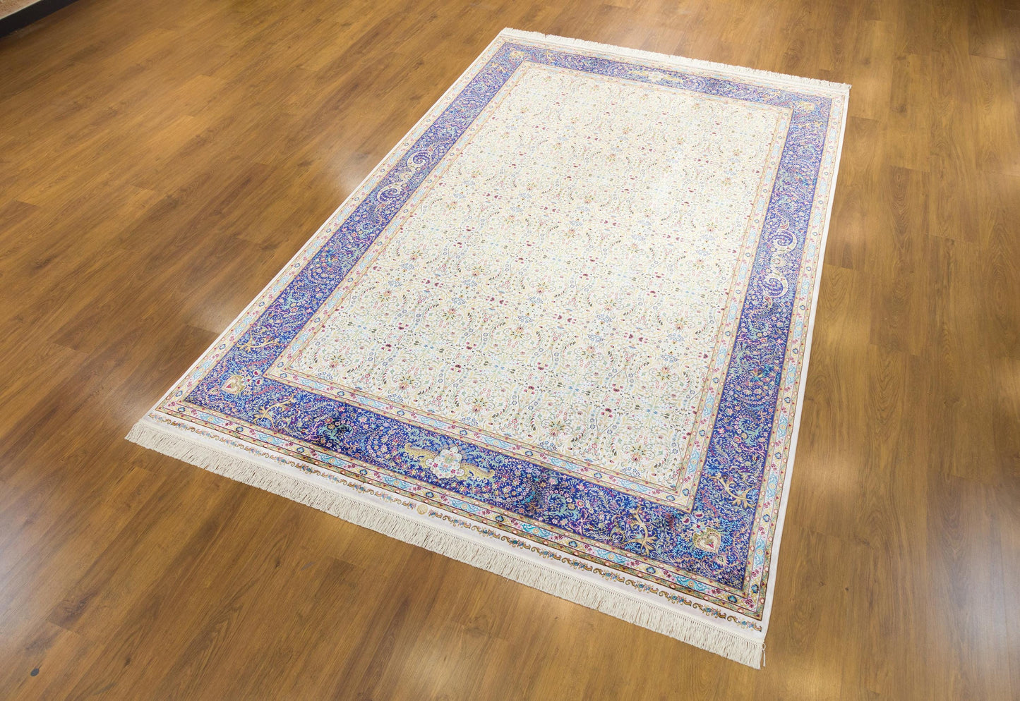 7x10 ft, Classic Blue Silk Rug: Oriental blue fine carpet with Fringes
