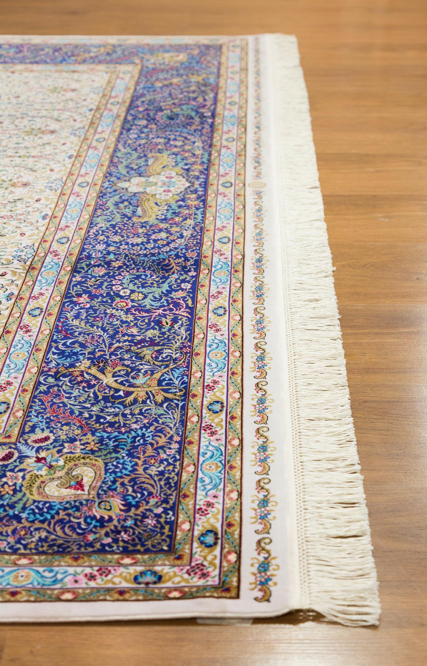 7x10 ft, Classic Blue Silk Rug: Oriental blue fine carpet with Fringes