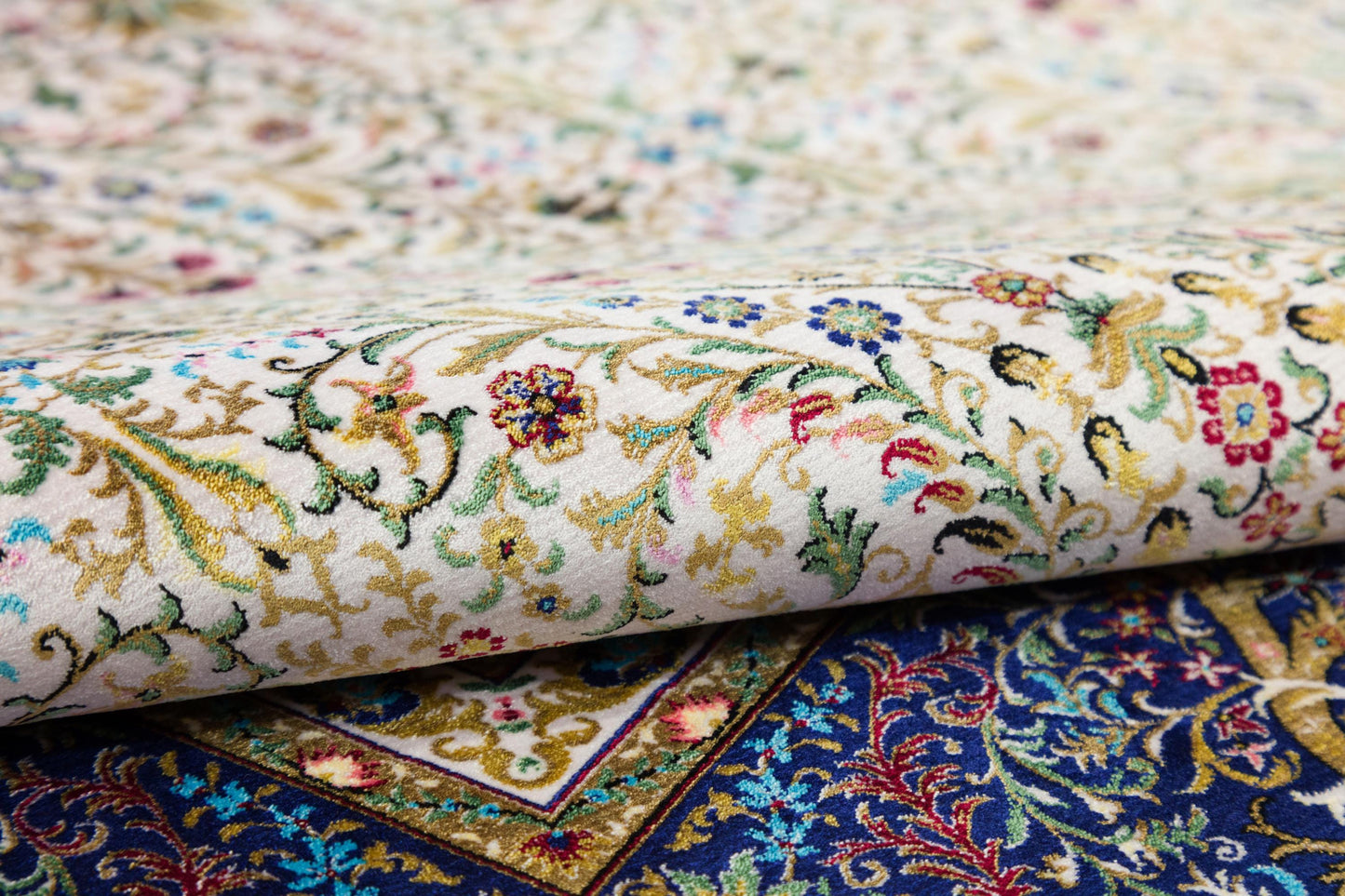 7x10 ft, Classic Blue Silk Rug: Oriental blue fine carpet with Fringes