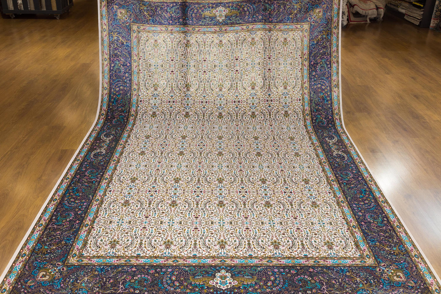 7x10 ft, Classic Blue Silk Rug: Oriental blue fine carpet with Fringes