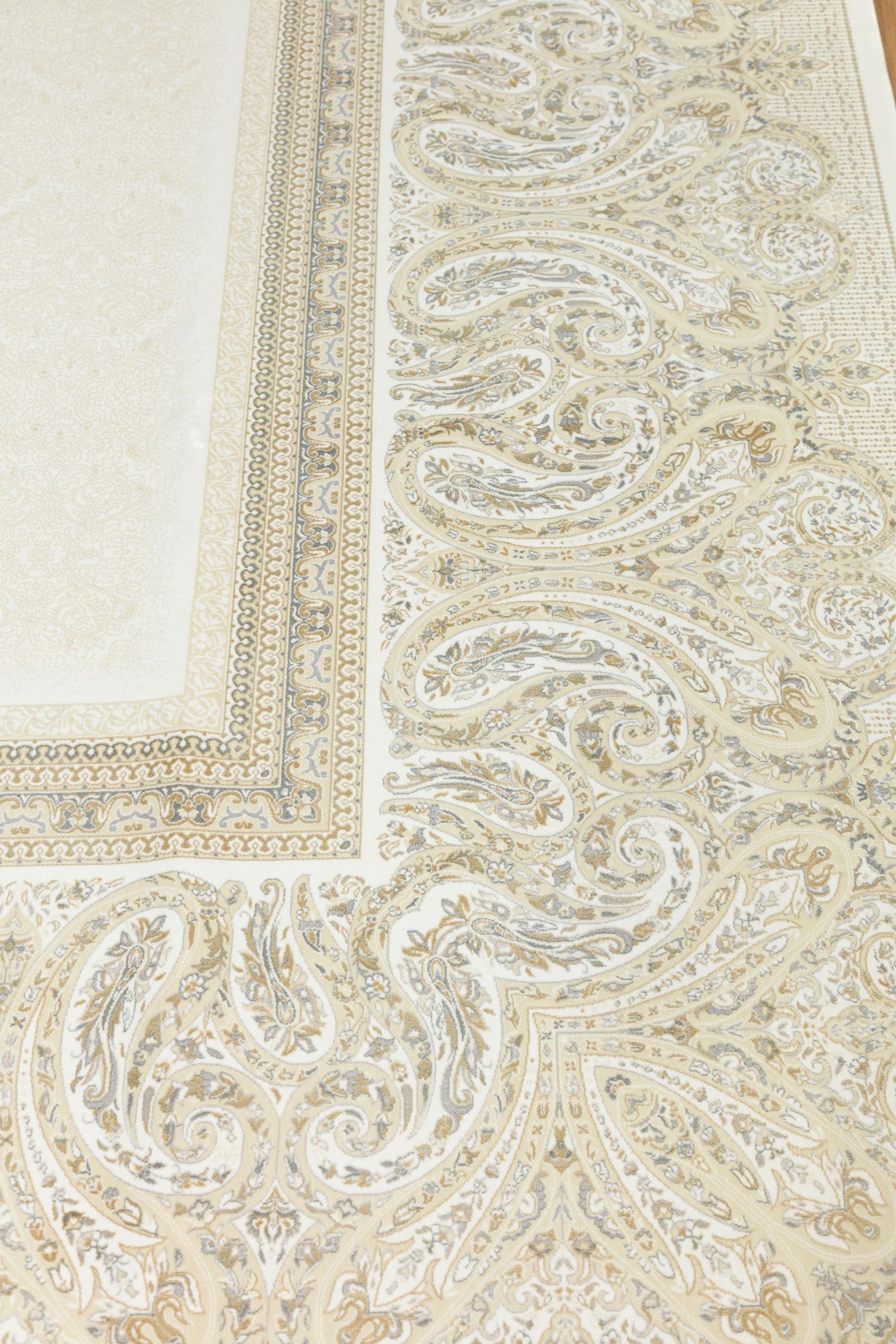 10x13 ft, Beige Classic Silk Rug with paisley desing on the border, fine fringes