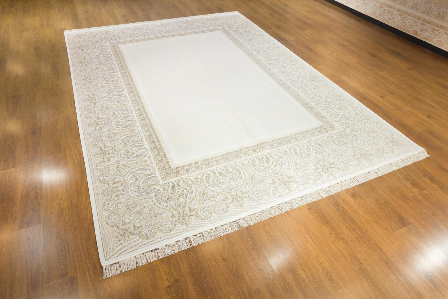 10x13 ft, Beige Classic Silk Rug with paisley desing on the border, fine fringes