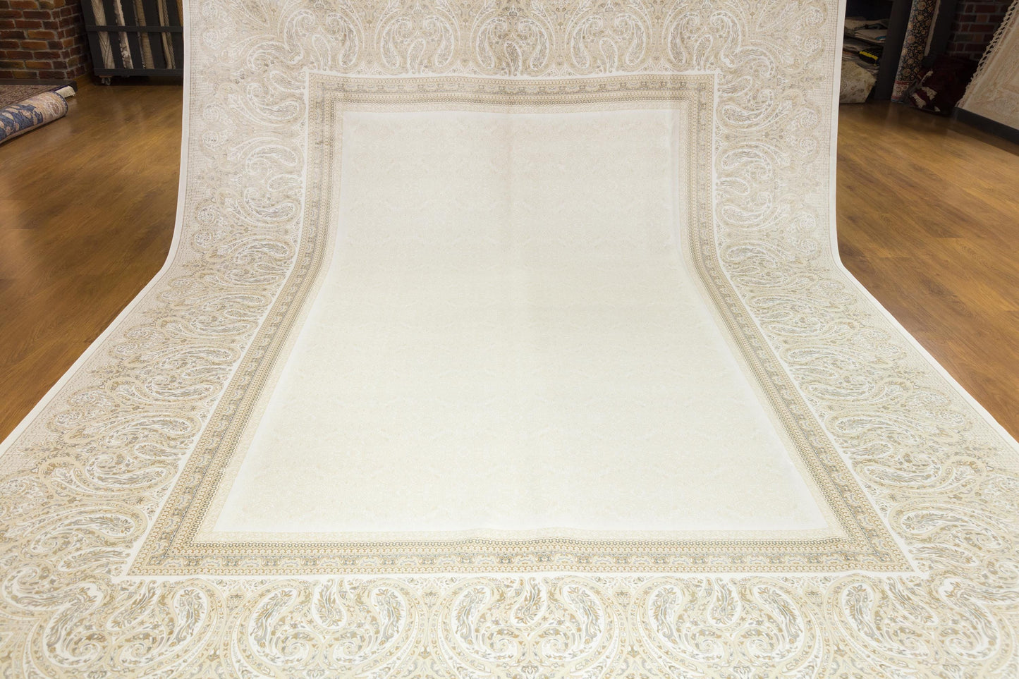 10x13 ft, Beige Classic Silk Rug with paisley desing on the border, fine fringes