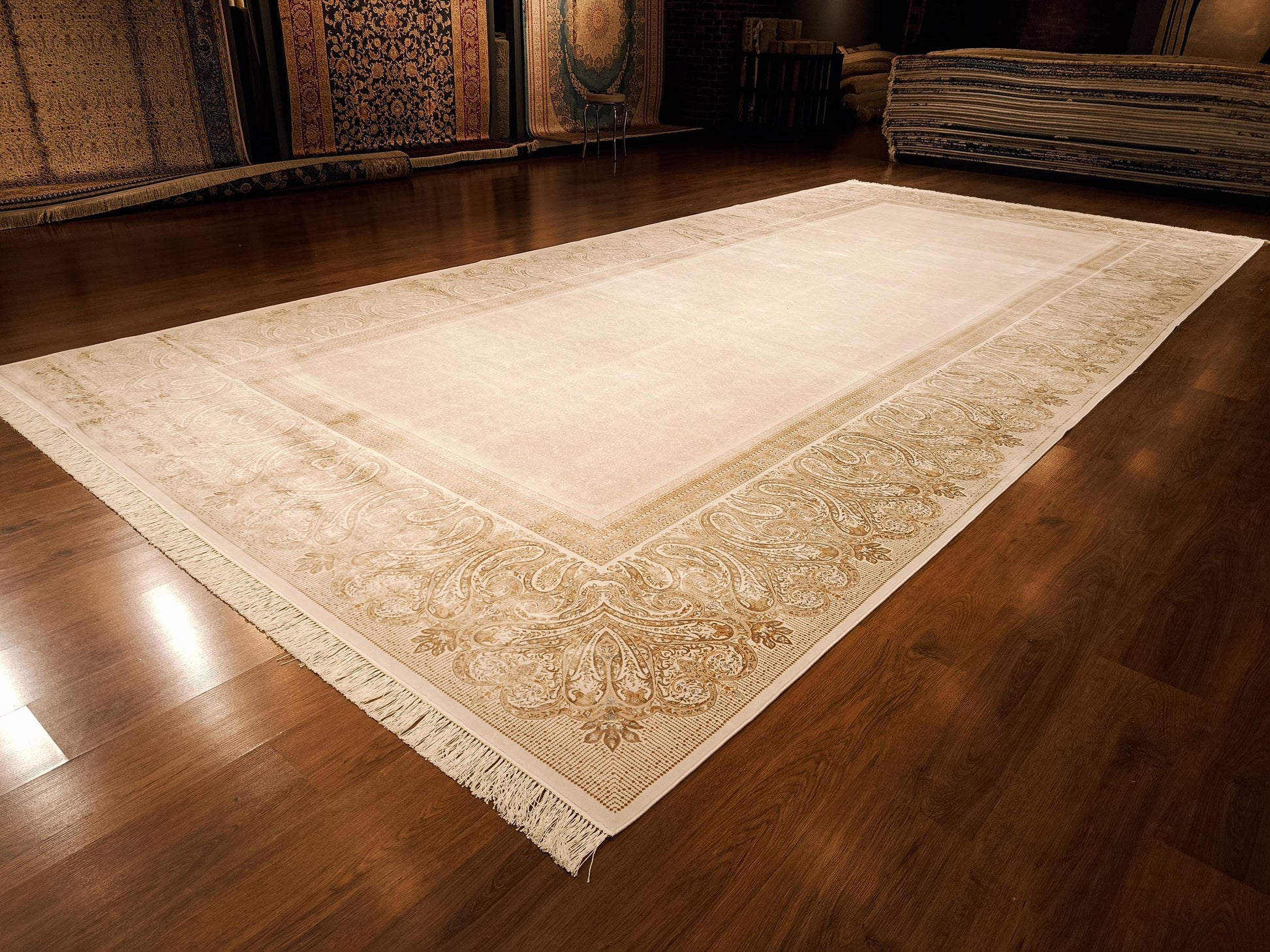 9x19 ft , Oversize Beige Classic Silk Rug with paisley desing on the border, fine fringes