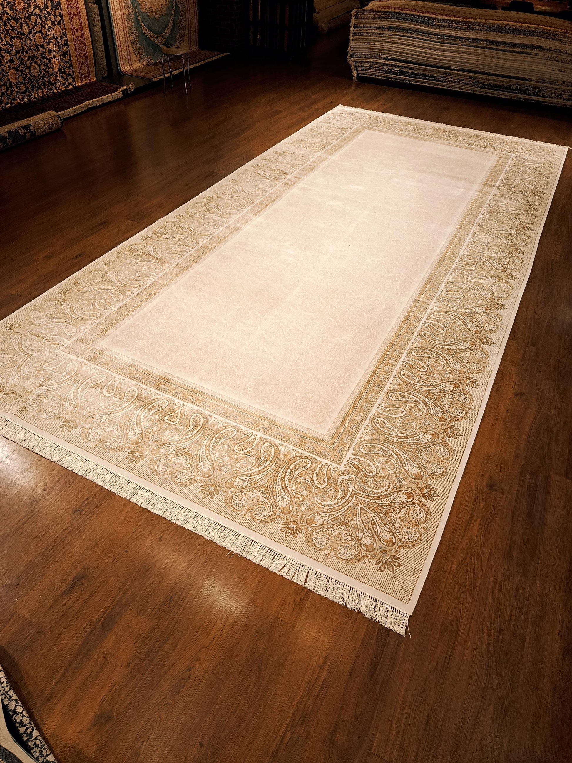 9x19 ft , Oversize Beige Classic Silk Rug with paisley desing on the border, fine fringes