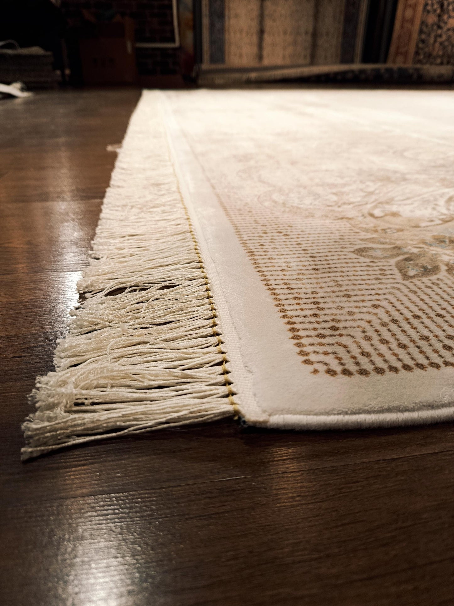9x19 ft , Oversize Beige Classic Silk Rug with paisley desing on the border, fine fringes