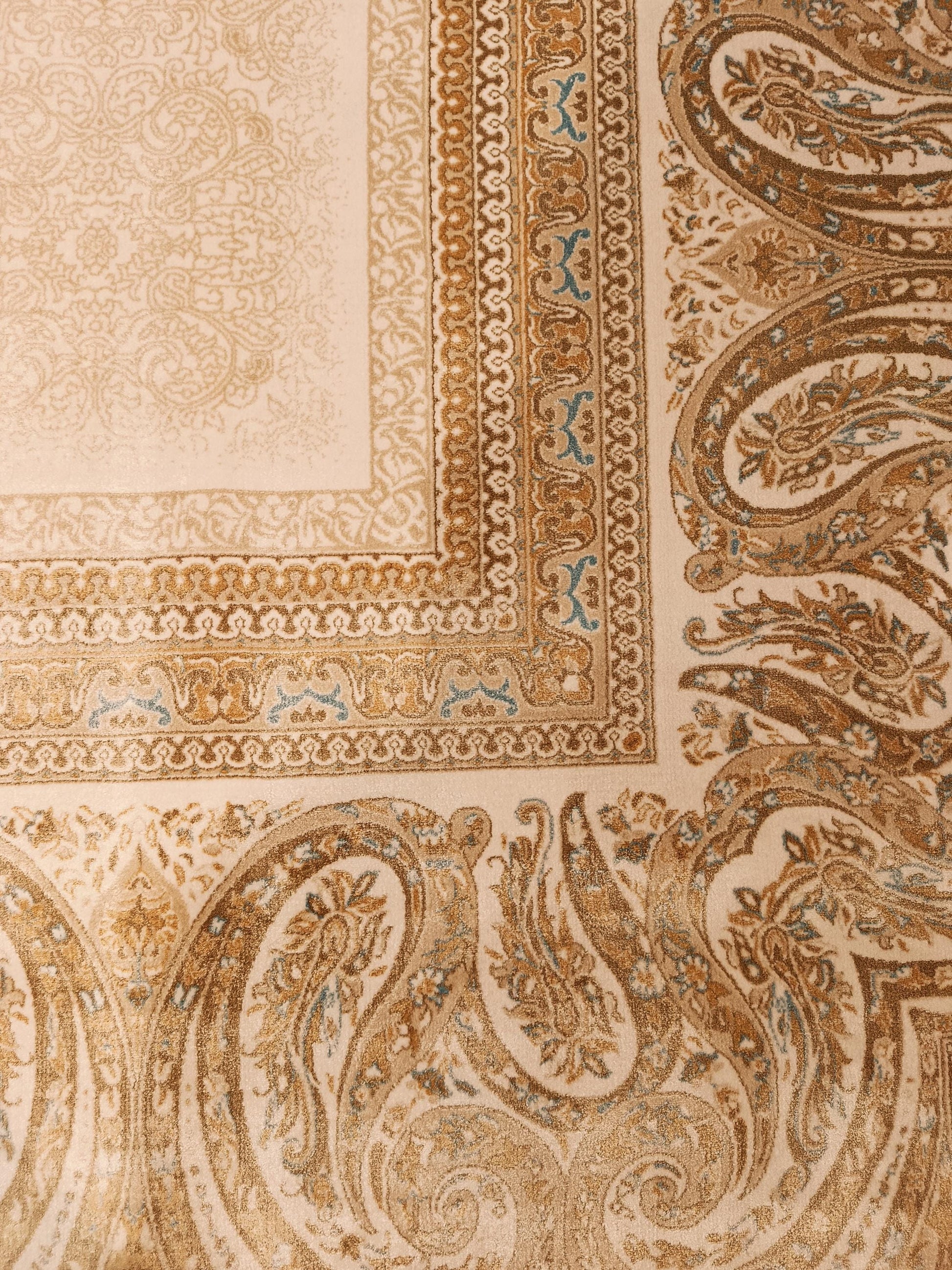 9x19 ft , Oversize Beige Classic Silk Rug with paisley desing on the border, fine fringes