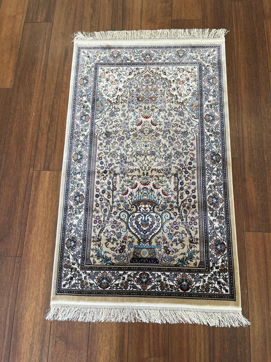Bamboo Prayer Rug with Silk Fringes: Soft Muslim Seccade