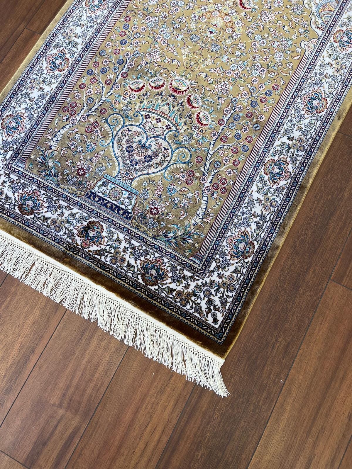Bamboo Prayer Rug with Silk Fringes: Soft Muslim Seccade