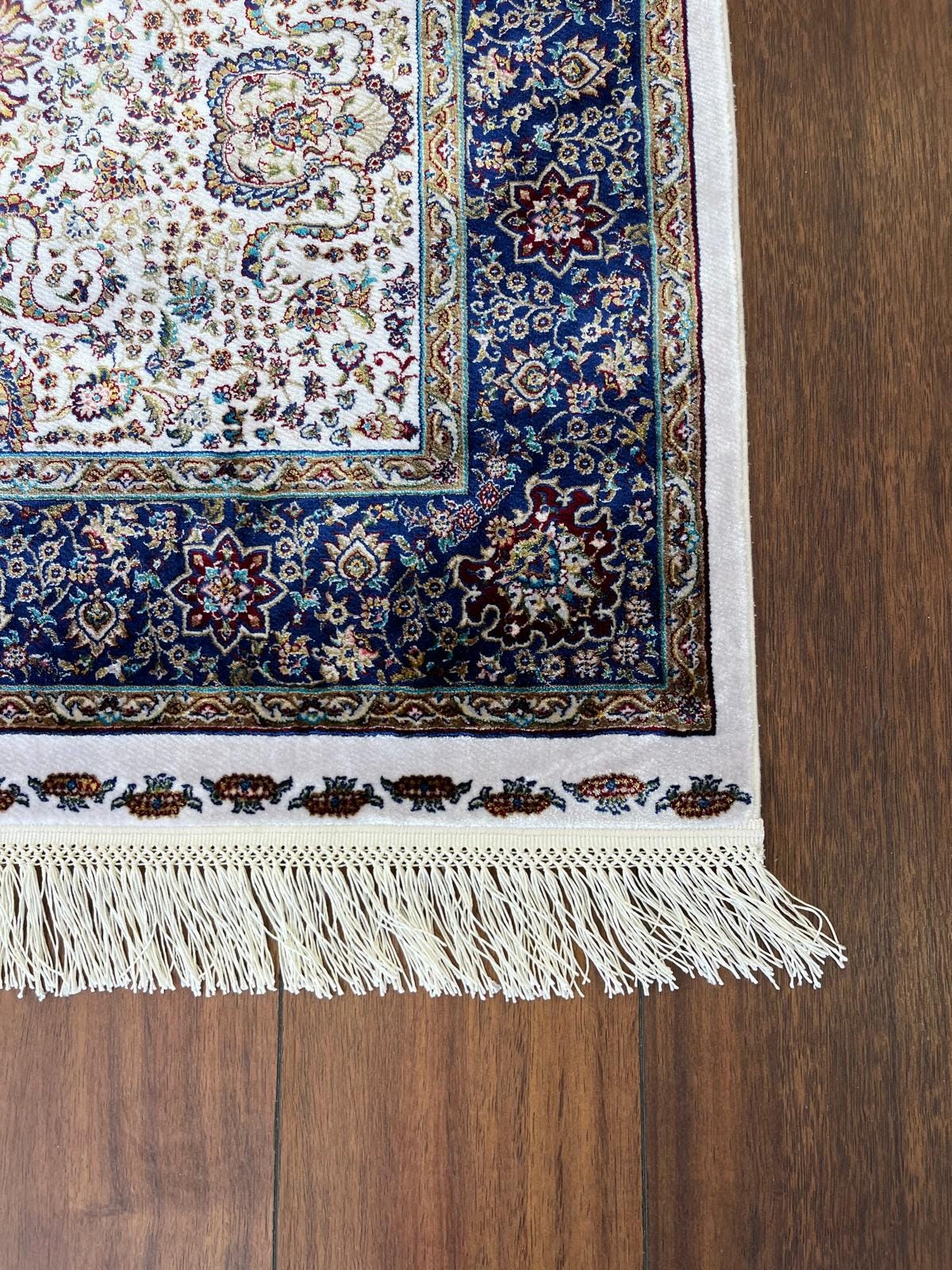 Bamboo Silk Prayer Rug: Soft Muslim Seccade with Silk Fringes