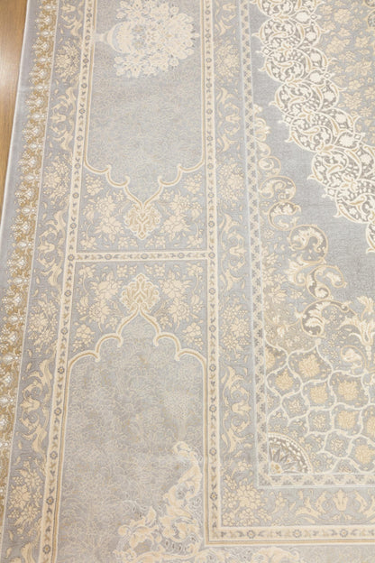 10x13 ft, Beige Silk Rug with medallion design: Classic oriental carpet with fine Fringes