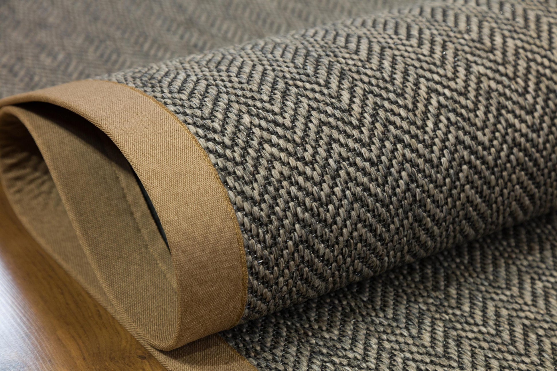 Modern Herringbone Flatweave Rug: Tan Border, 5x7 Area Carpet