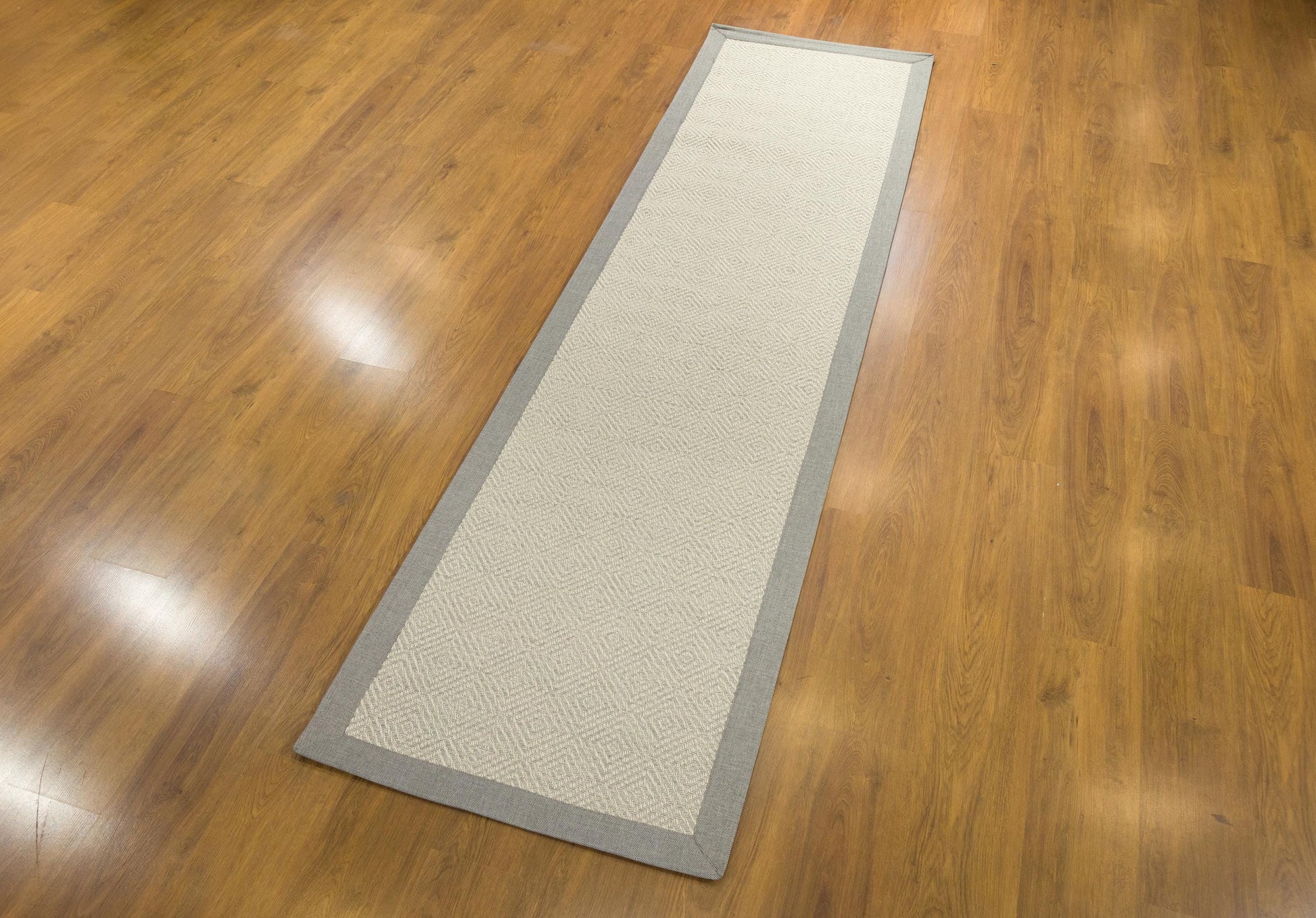 Modern Cream Flatweave Rug: Diamond Pattern Runner with Gray Border