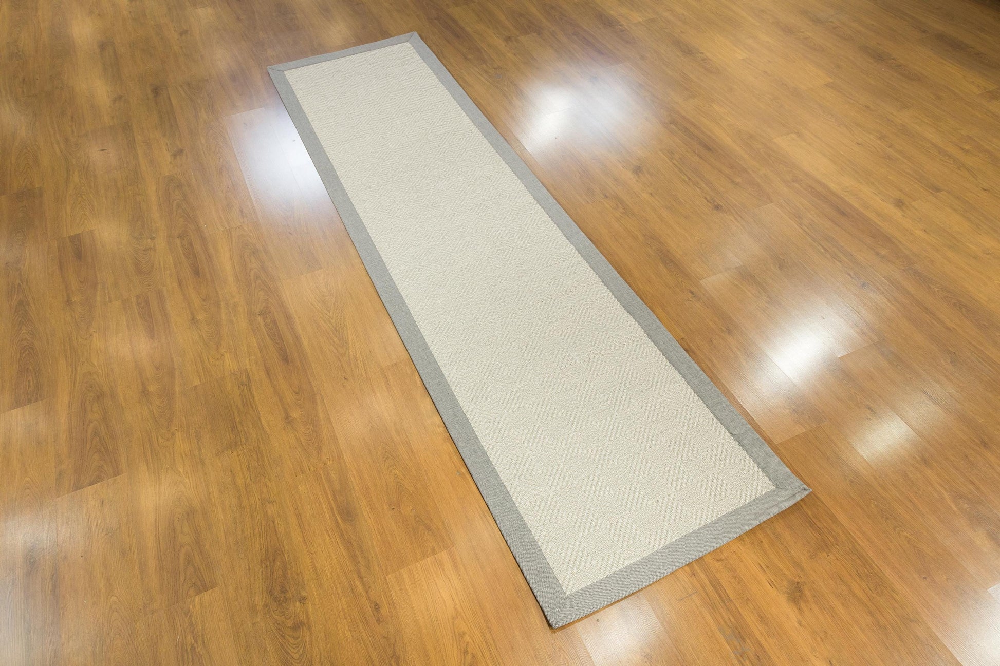 Modern Cream Flatweave Rug: Diamond Pattern Runner with Gray Border