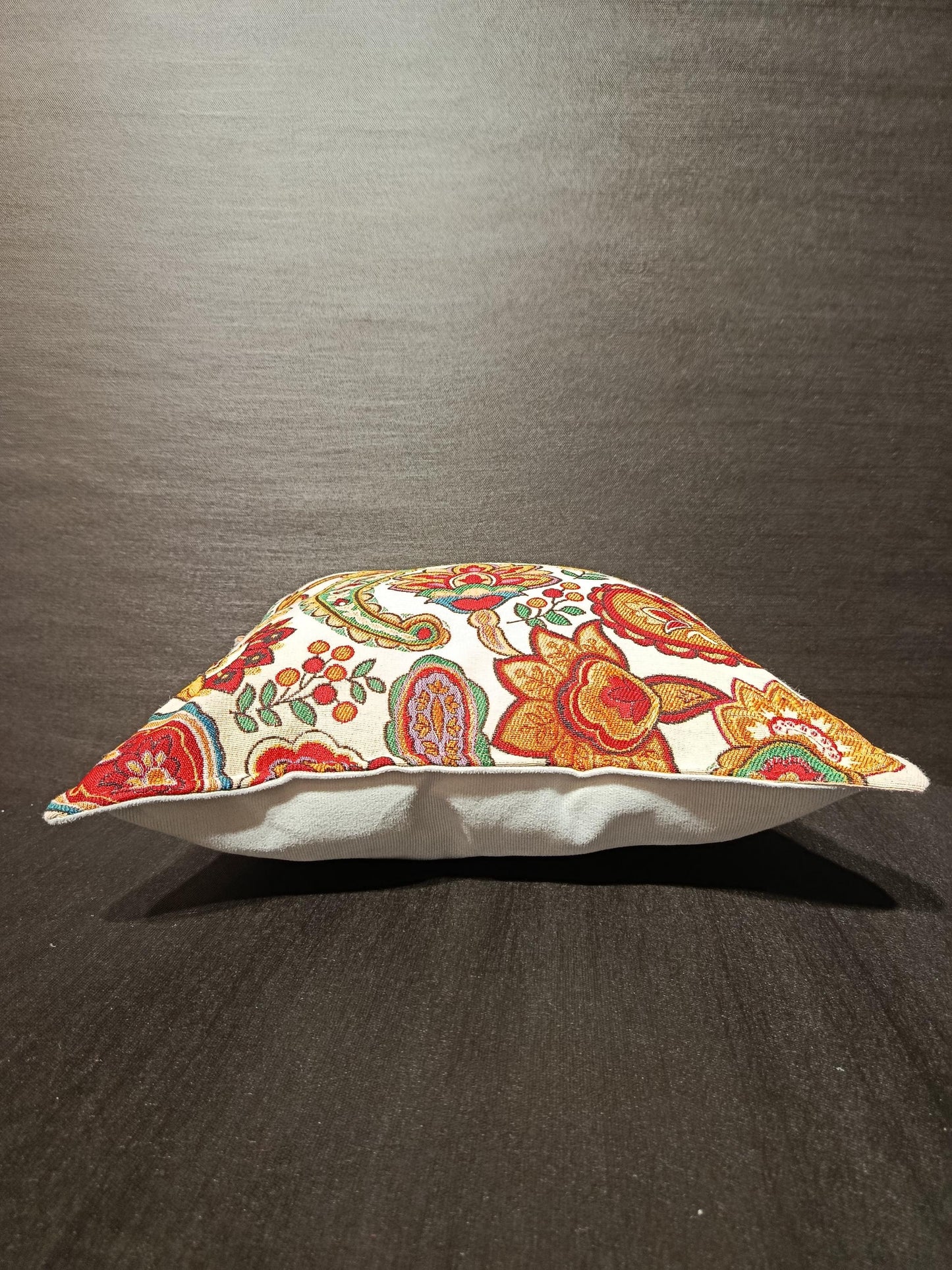 Paisley Gobelin Cushion Cover: Jacquard Floral Tapestry Pillow - 40x40 cm