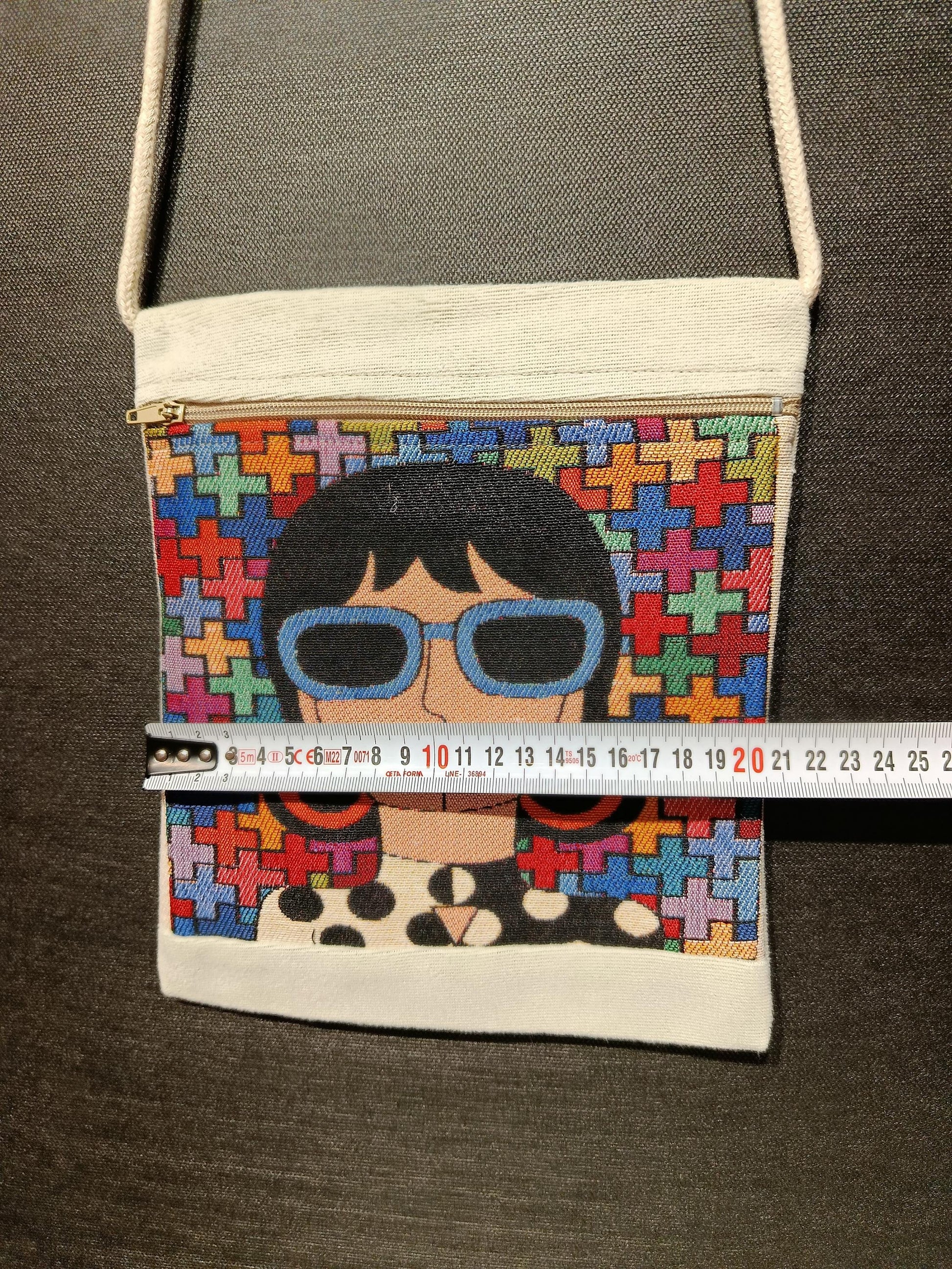 Pop Art Tapestry Crossbody Bag: Stylish Woman with Sunglasses