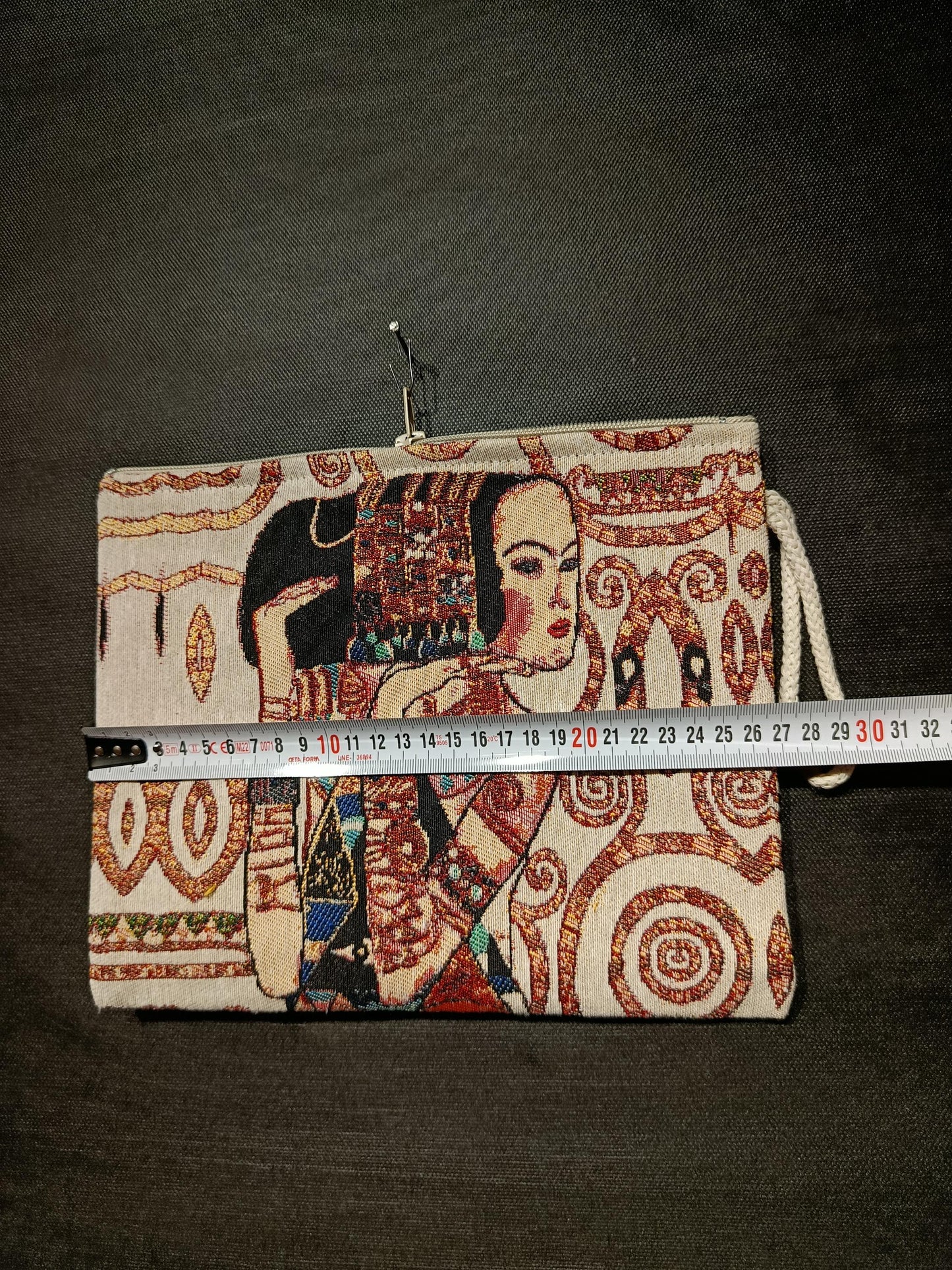 Klimt "The Kiss" Tapestry Clutch Bag: Art Lover's Zippered Pouch