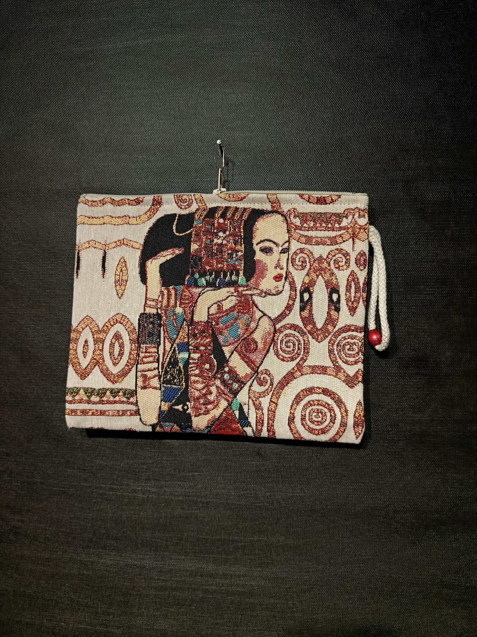 Klimt "The Kiss" Tapestry Clutch Bag: Art Lover's Zippered Pouch