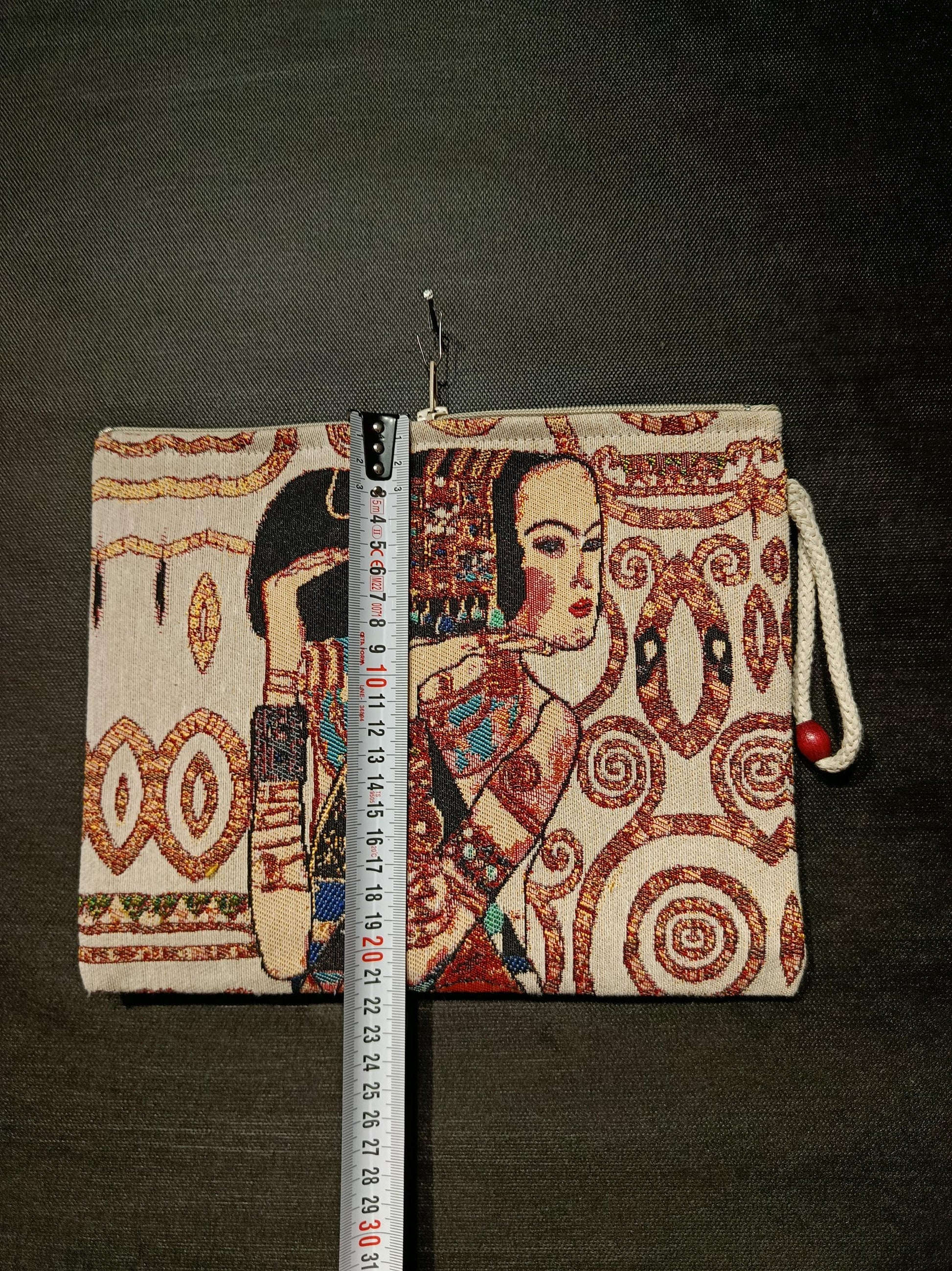 Klimt "The Kiss" Tapestry Clutch Bag: Art Lover's Zippered Pouch